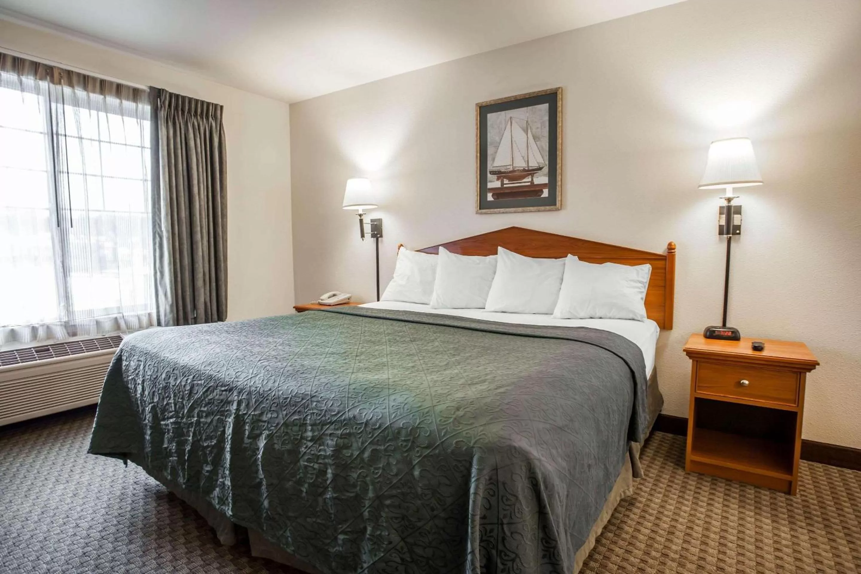 Bedroom, Bed in Quality Inn & Suites Federal Way - Seattle