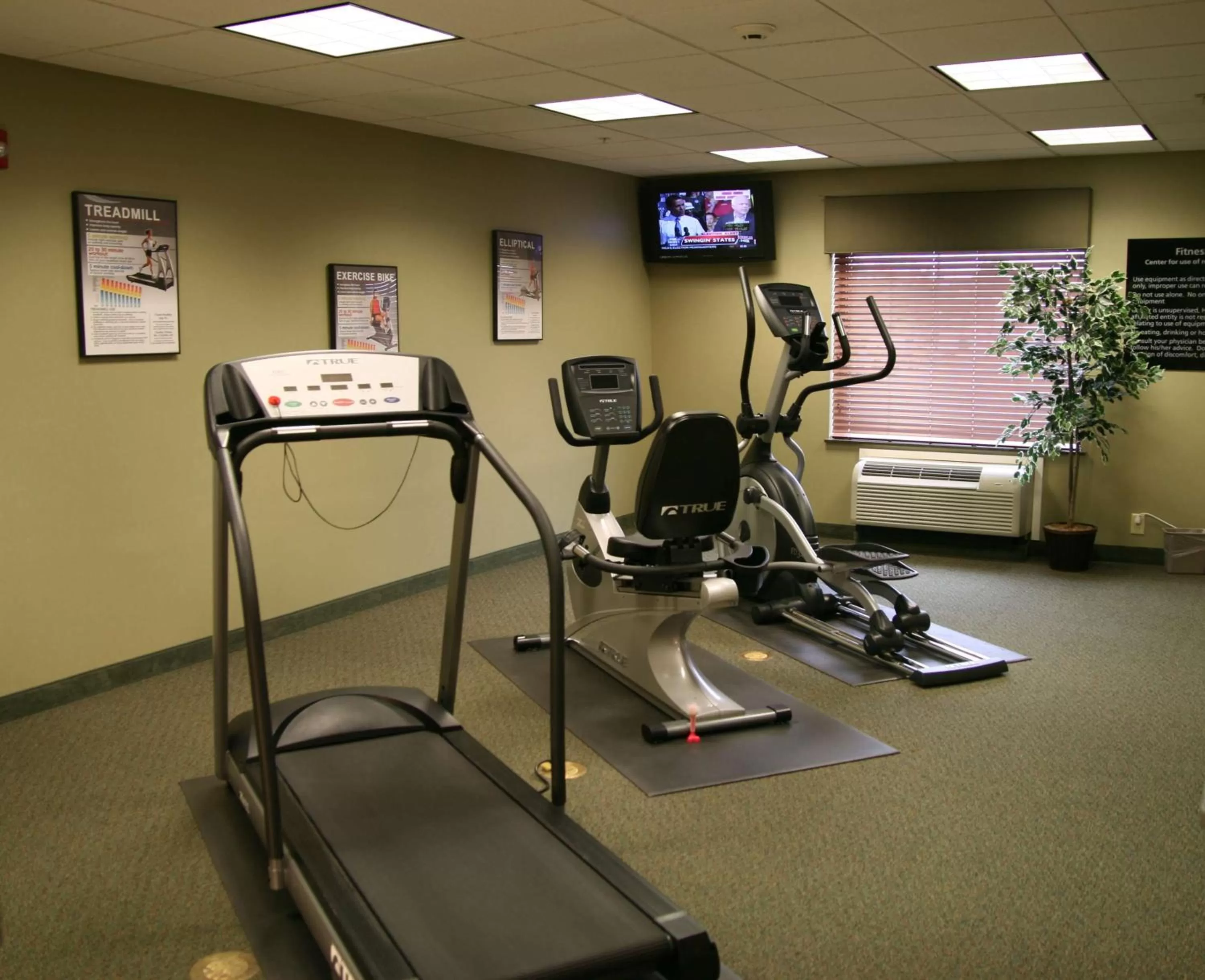 Fitness centre/facilities in Hampton Inn Clinton