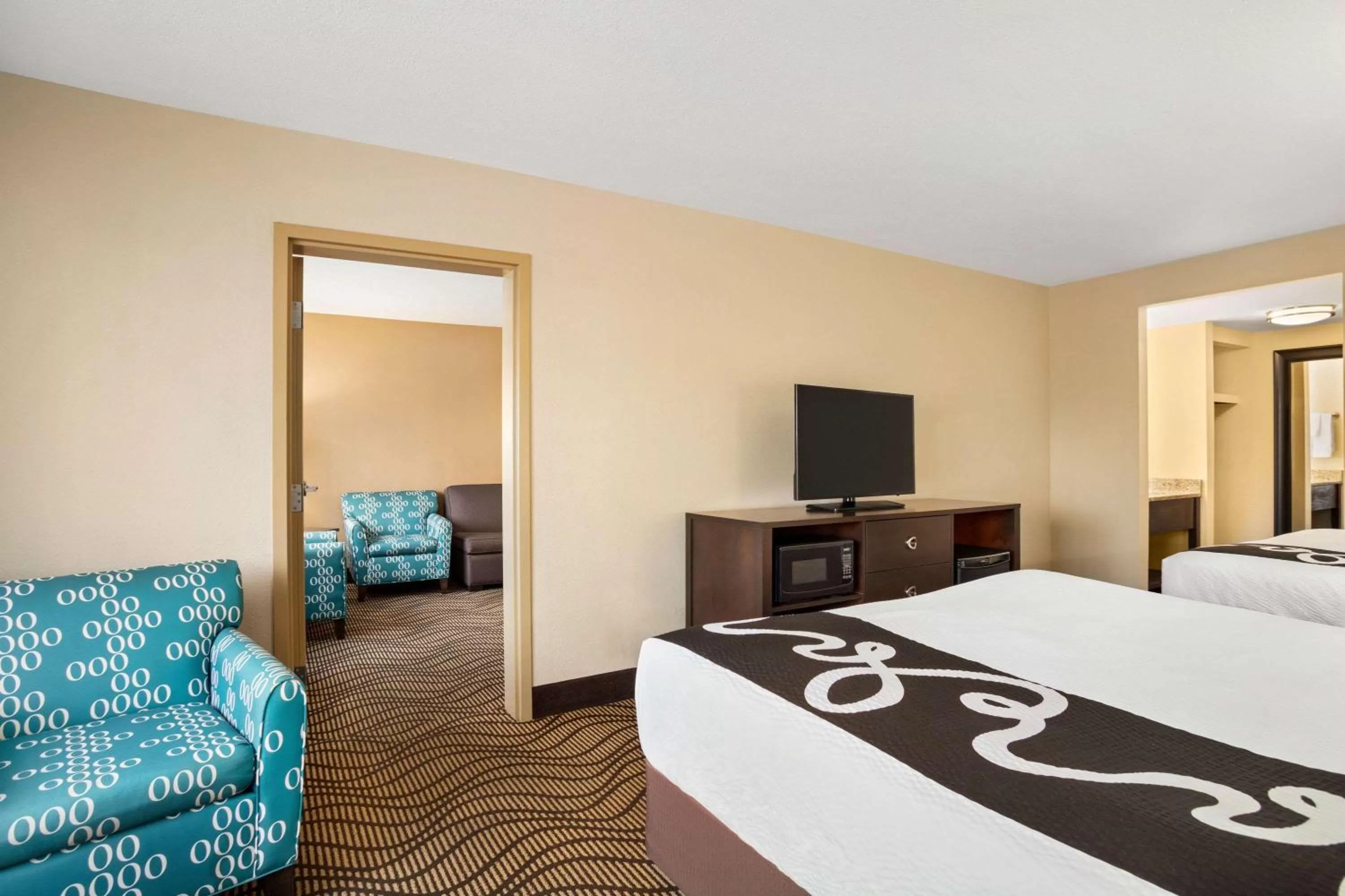 Photo of the whole room, Bed in La Quinta Inn & Suites by Wyndham Richmond-Midlothian