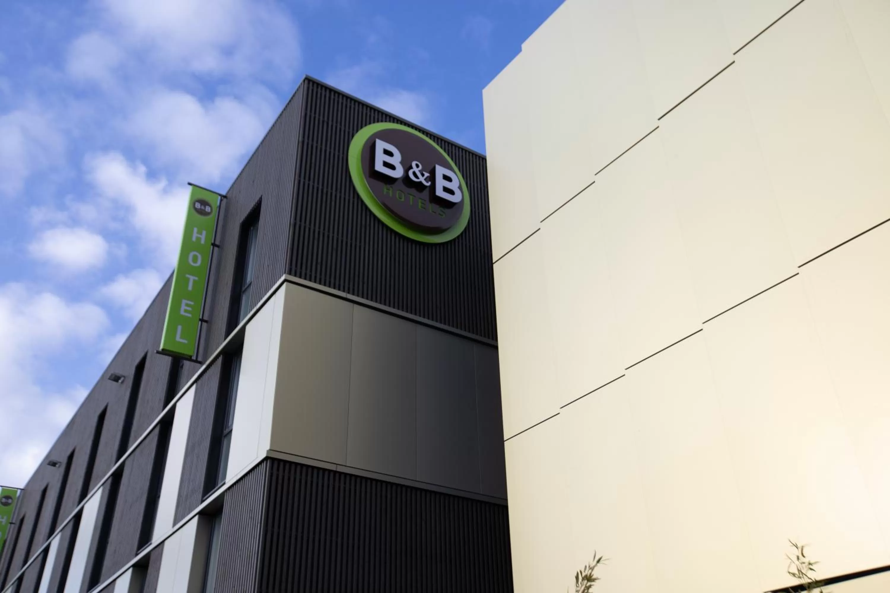 Property building in B&B HOTEL Compiègne