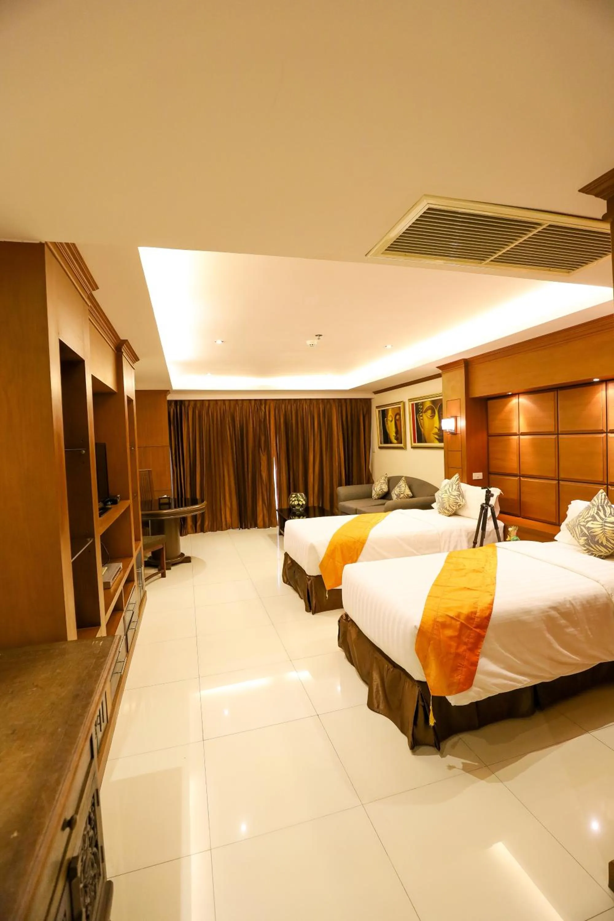 Photo of the whole room, Bed in Tara Court Hotel