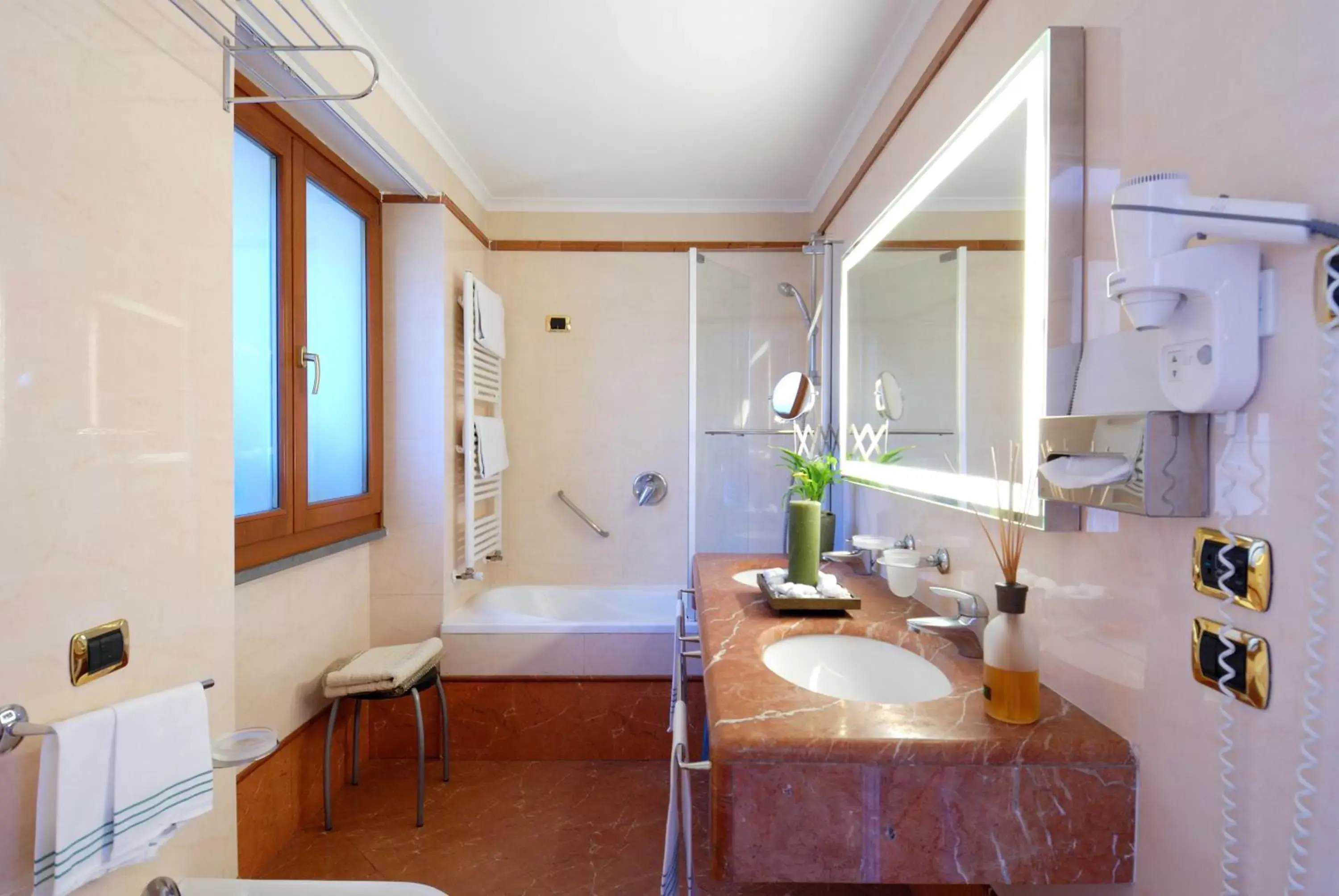 Superior Double Room in Hotel Forum Superior Double Room in Hotel Forum