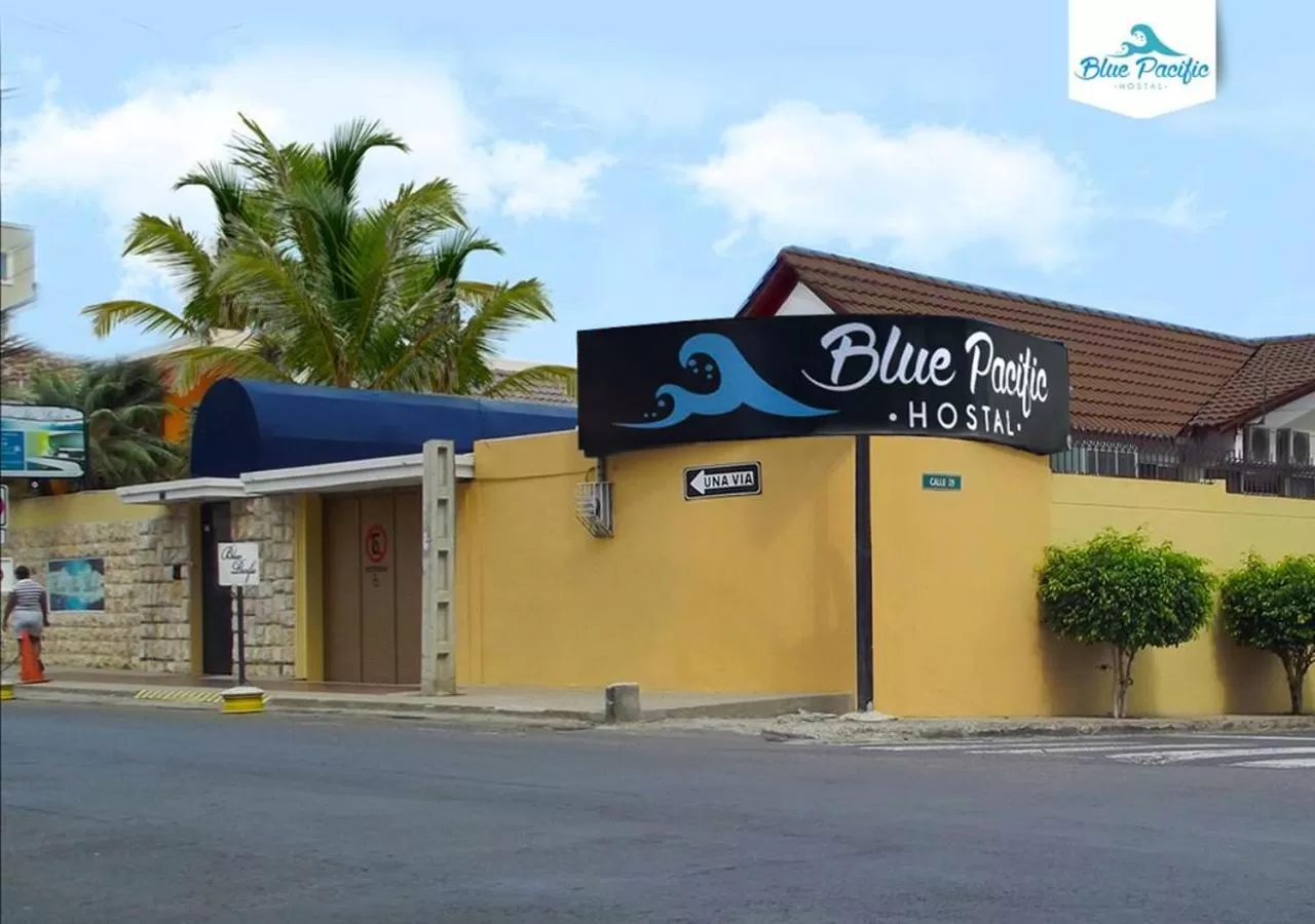 Facade/entrance, Property Building in Hostal Blue Pacific
