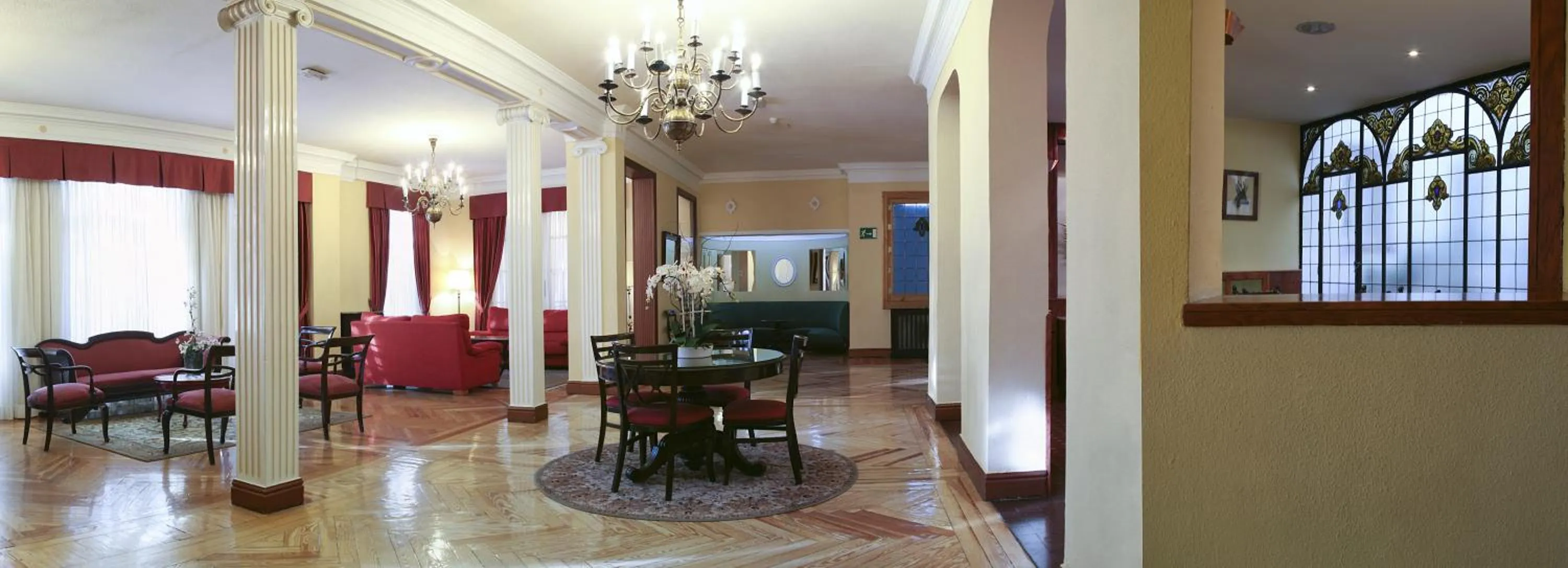 Communal lounge/ TV room in Hotel Mediodia