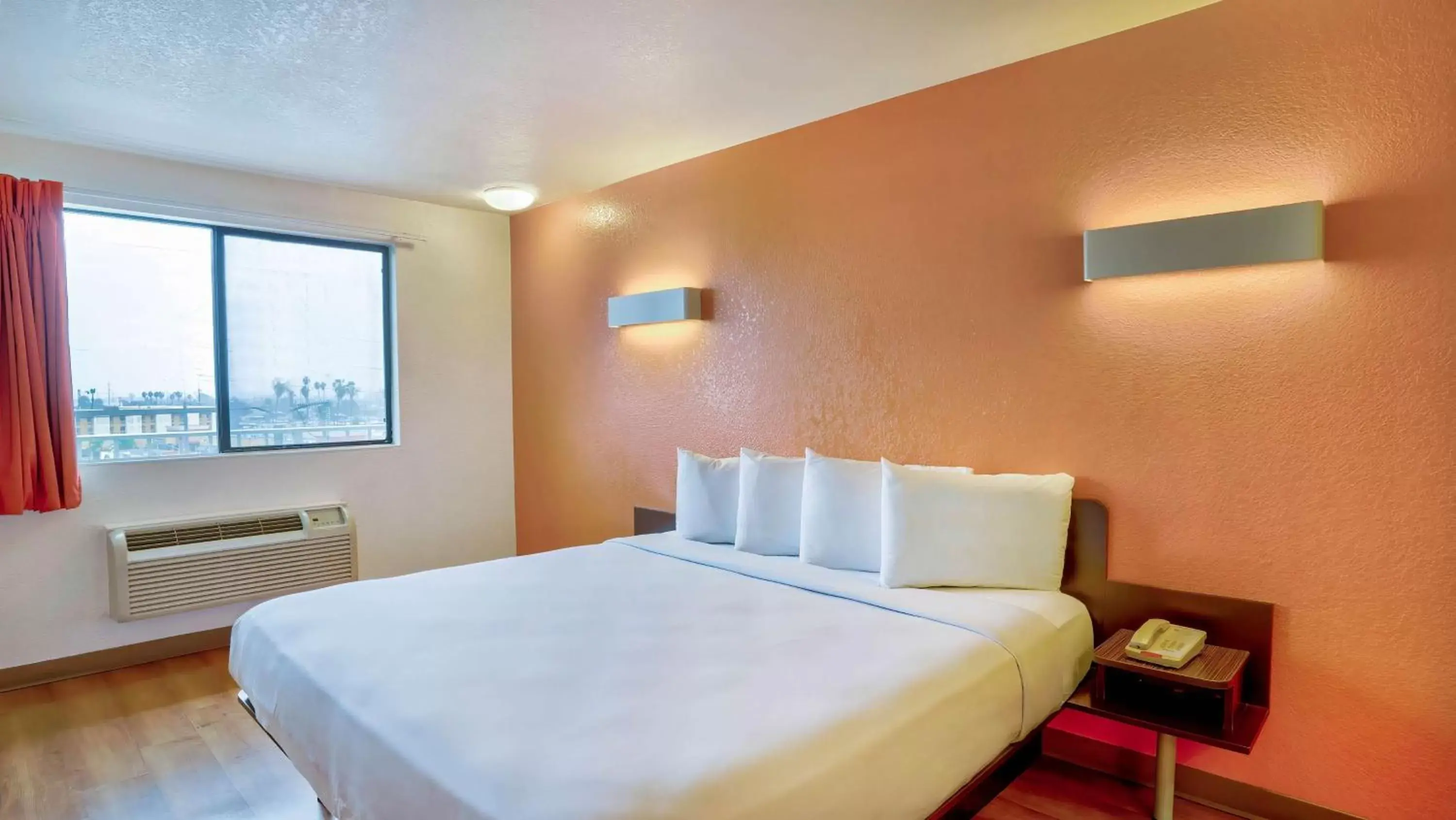 Queen Room - single occupancy - Disability Access in Motel 6-Los Angeles, CA - Los Angeles - LAX Queen Room - single occupancy - Disability Access in Motel 6-Los Angeles, CA - Los Angeles - LAX