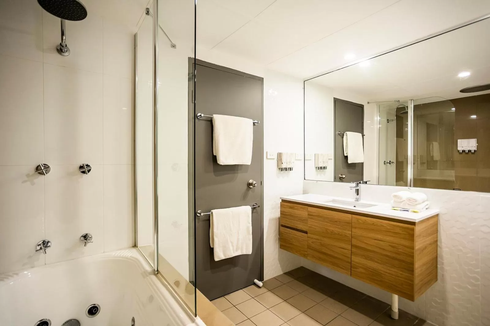 Bathroom in Mantra Bathurst