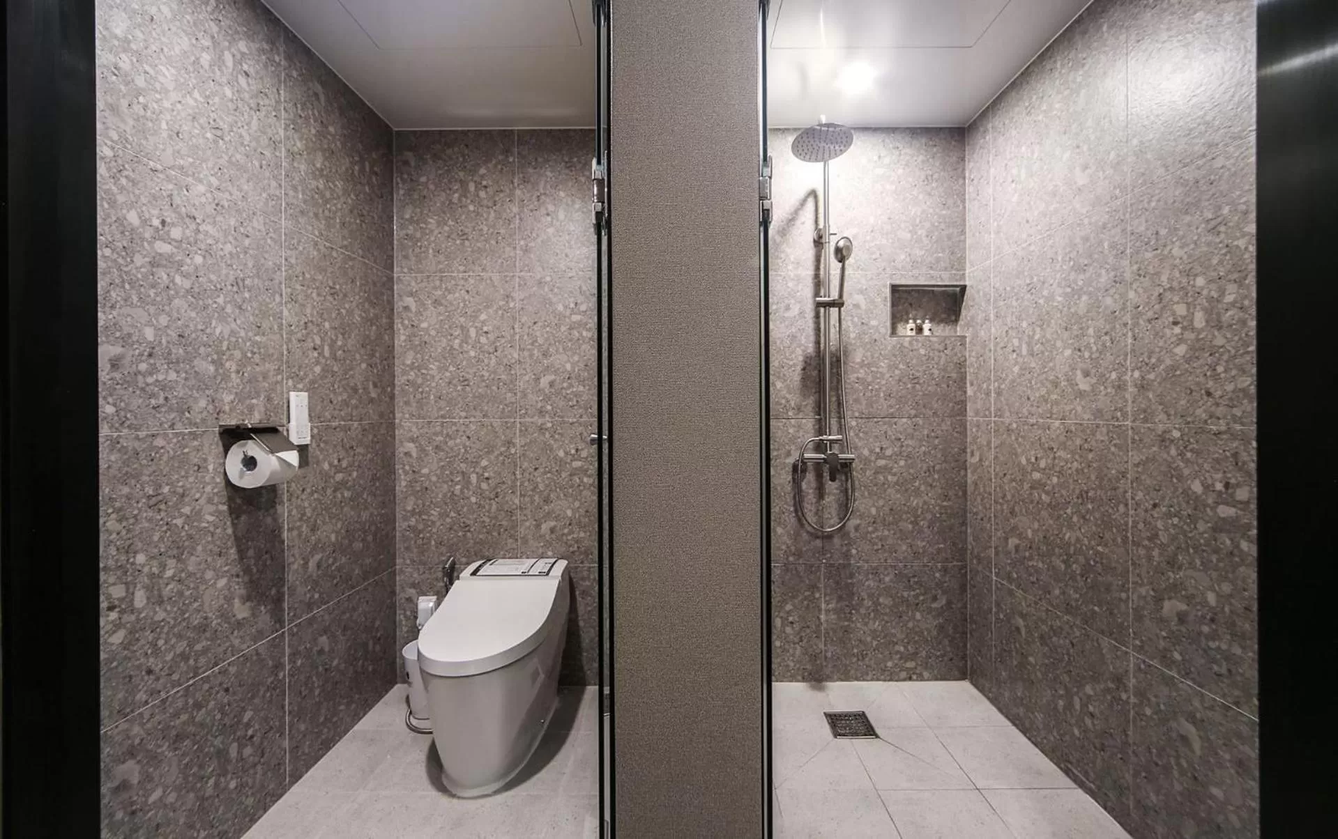 Shower in Maron Hotel Nampo