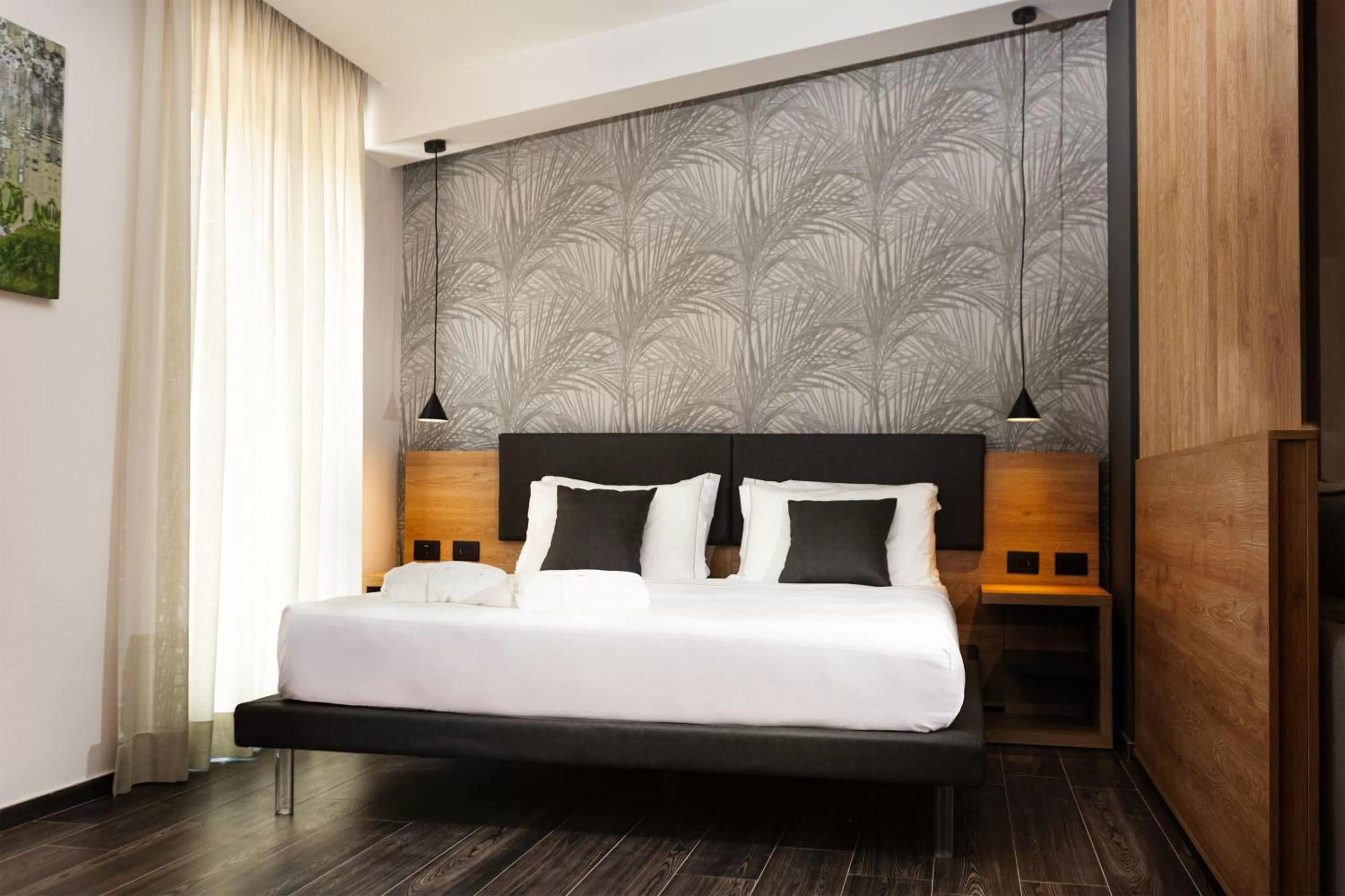 Bedroom, Bed in Donna Vì Hotel