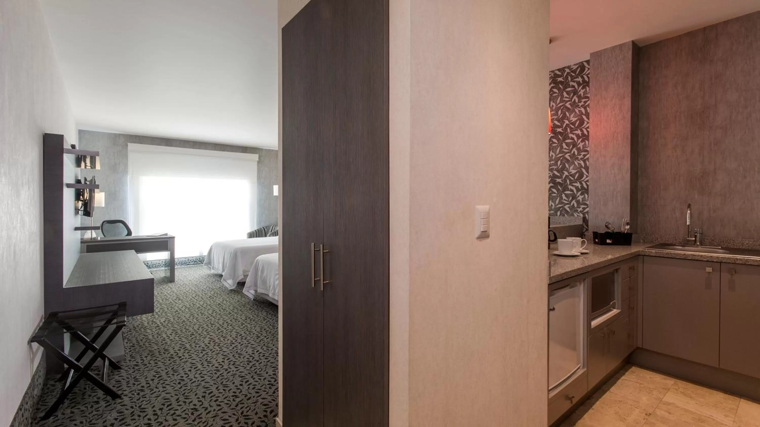 Photo of the whole room, Bed in Holiday Inn Express & Suites Queretaro by IHG