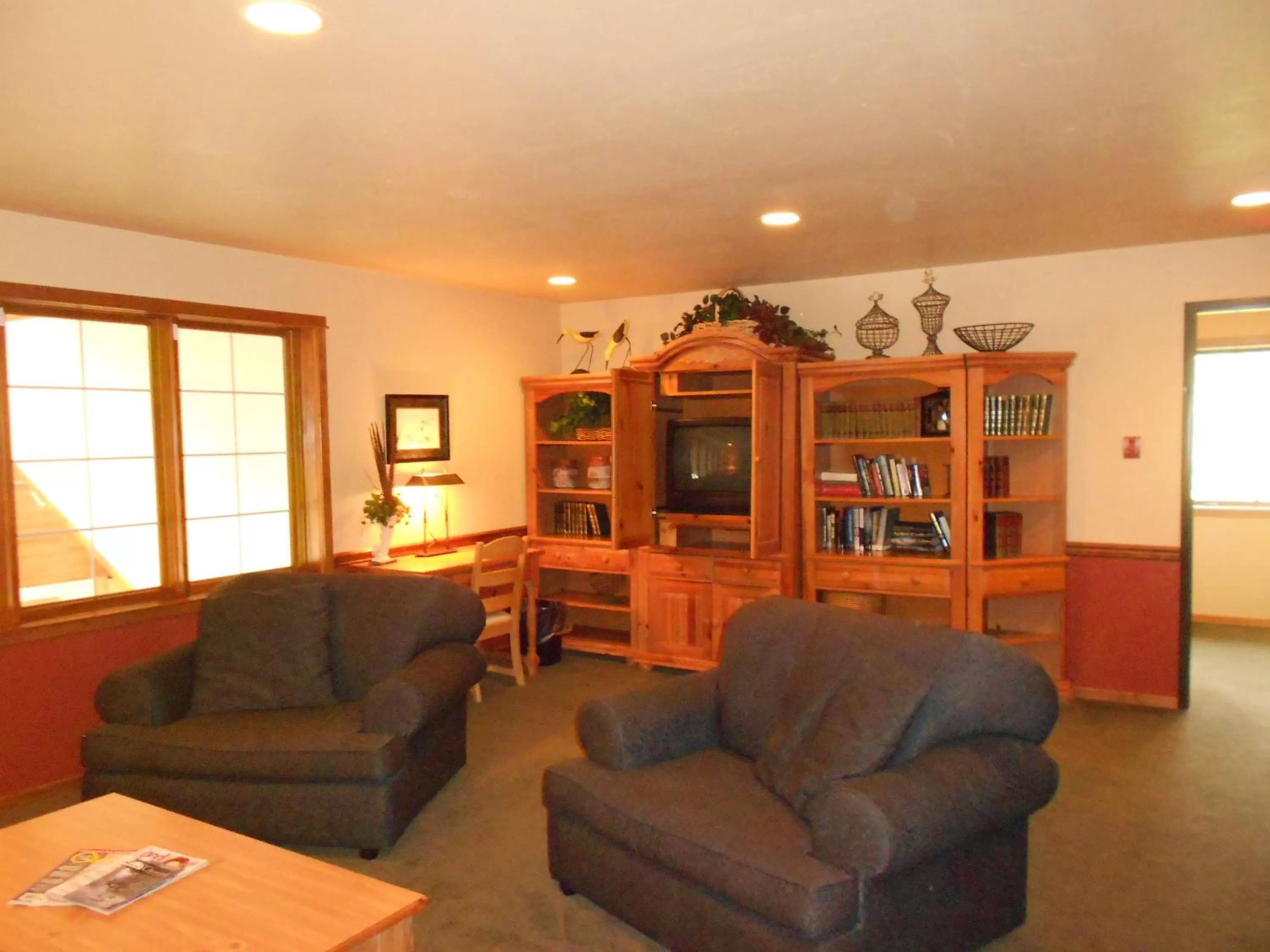 Library in Homestead Suites - Fish Creek