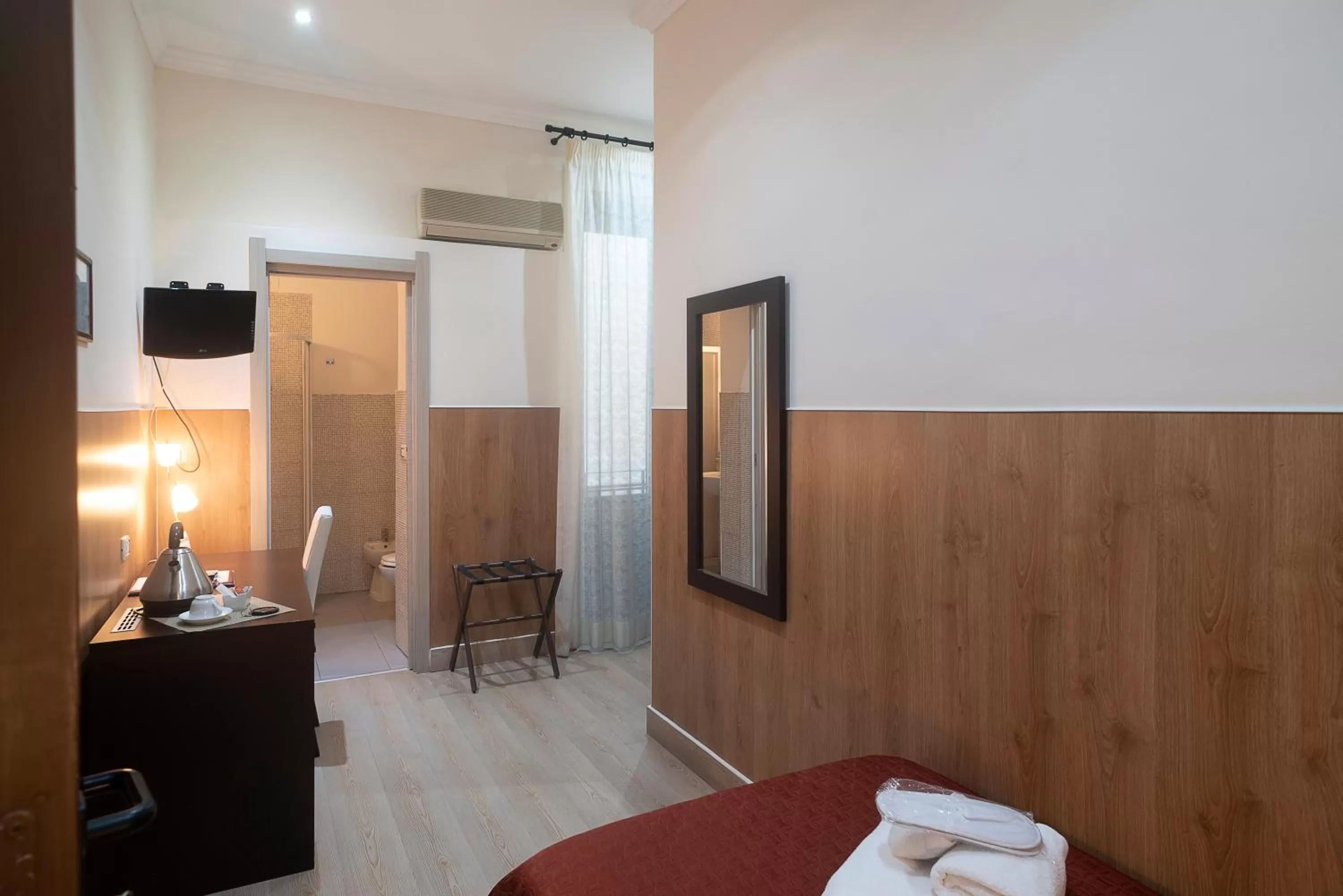 Bedroom, Bed in Hotel Tonic