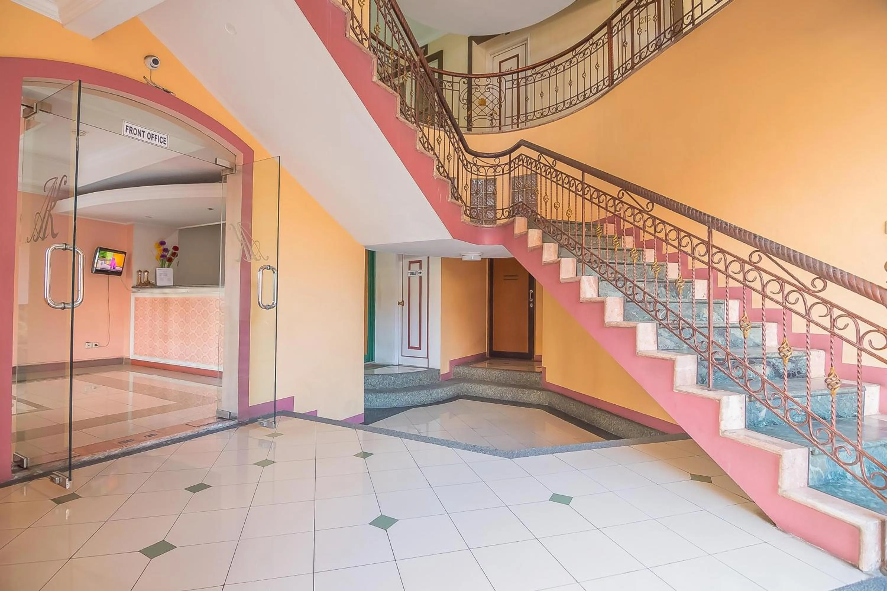 Area and facilities in RedDoorz at Amellia Pasteur Bandung