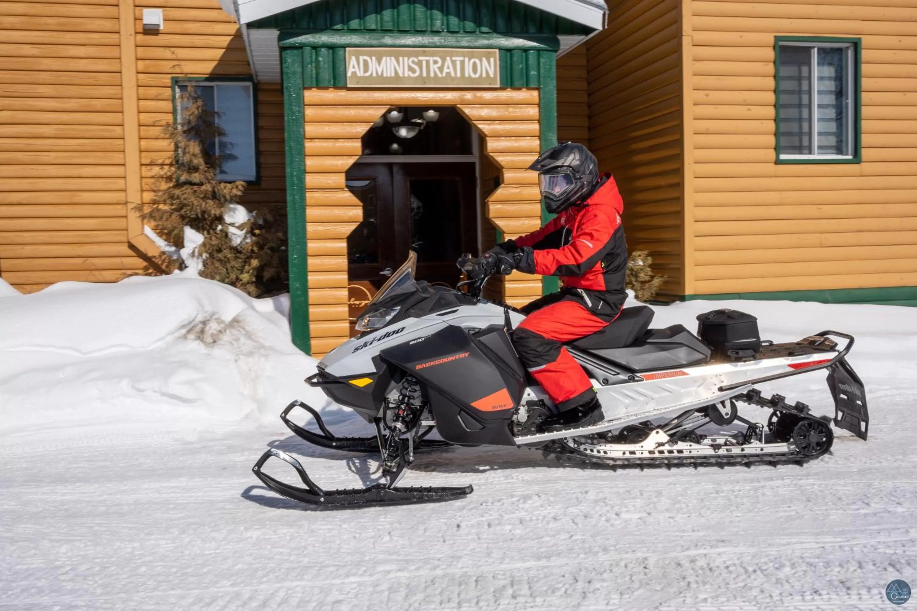 Property building, Winter in Auberge Éva
