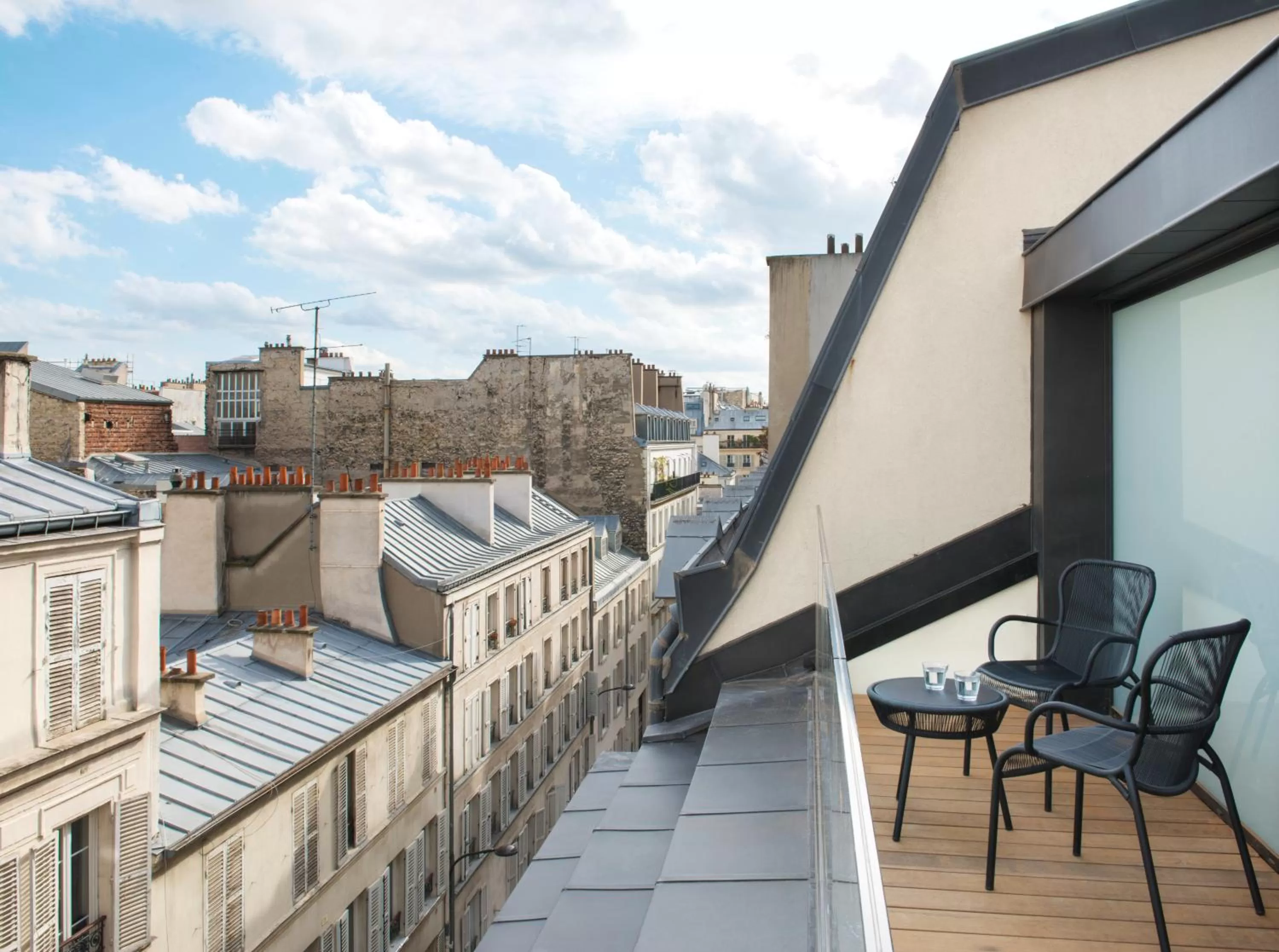 Patio in Hotel Parister Piscine & Spa