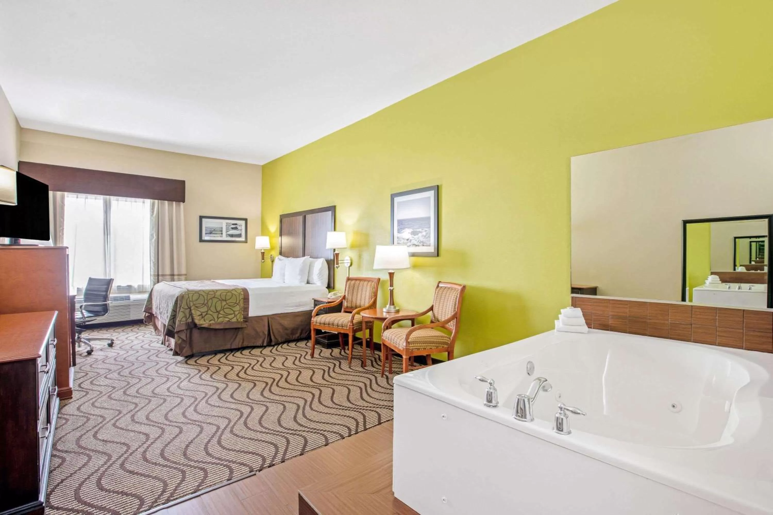 Photo of the whole room, Bed in La Quinta by Wyndham Corpus Christi Airport