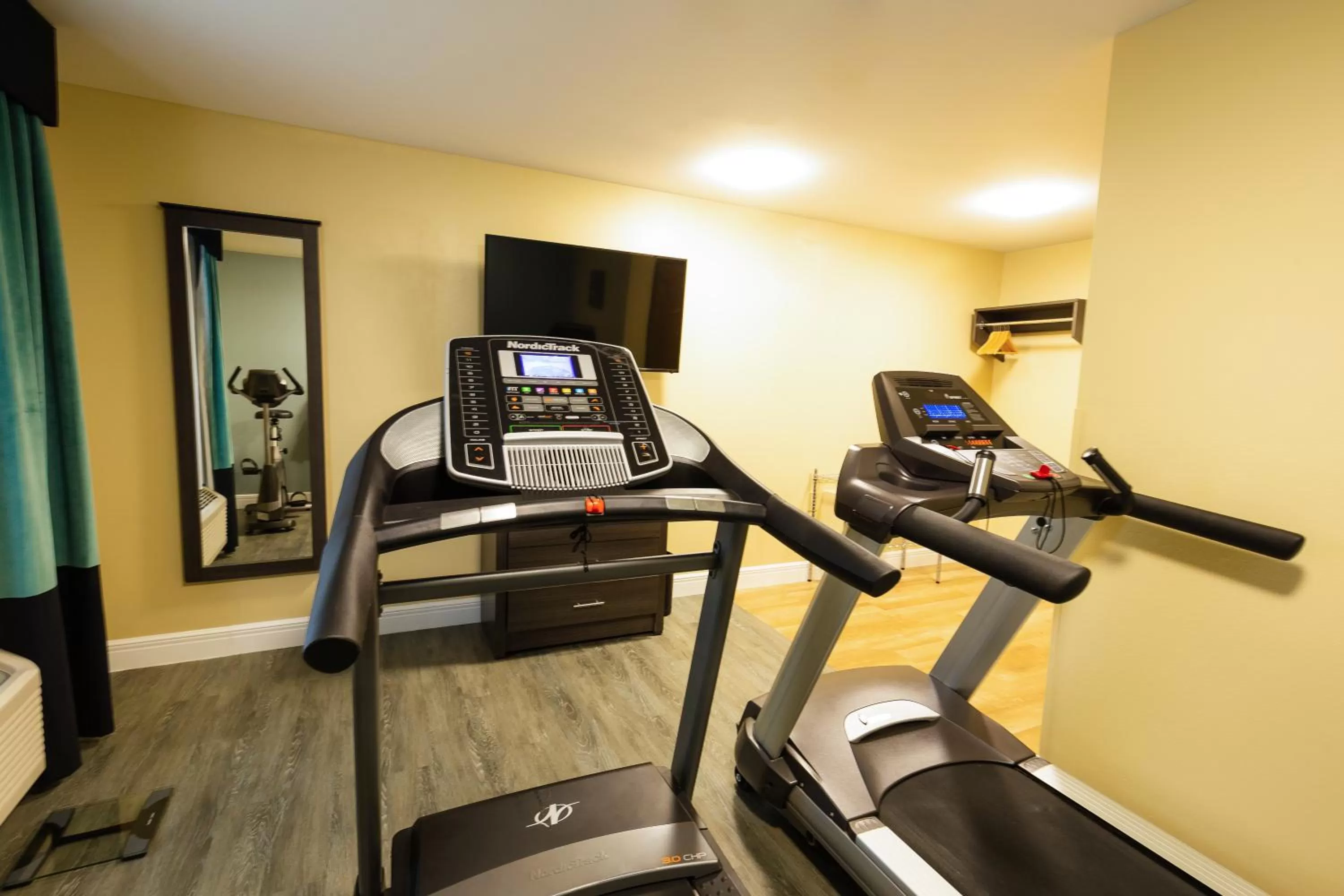 Fitness centre/facilities in Hawthorn Extended Stay by Wyndham Saint Robert