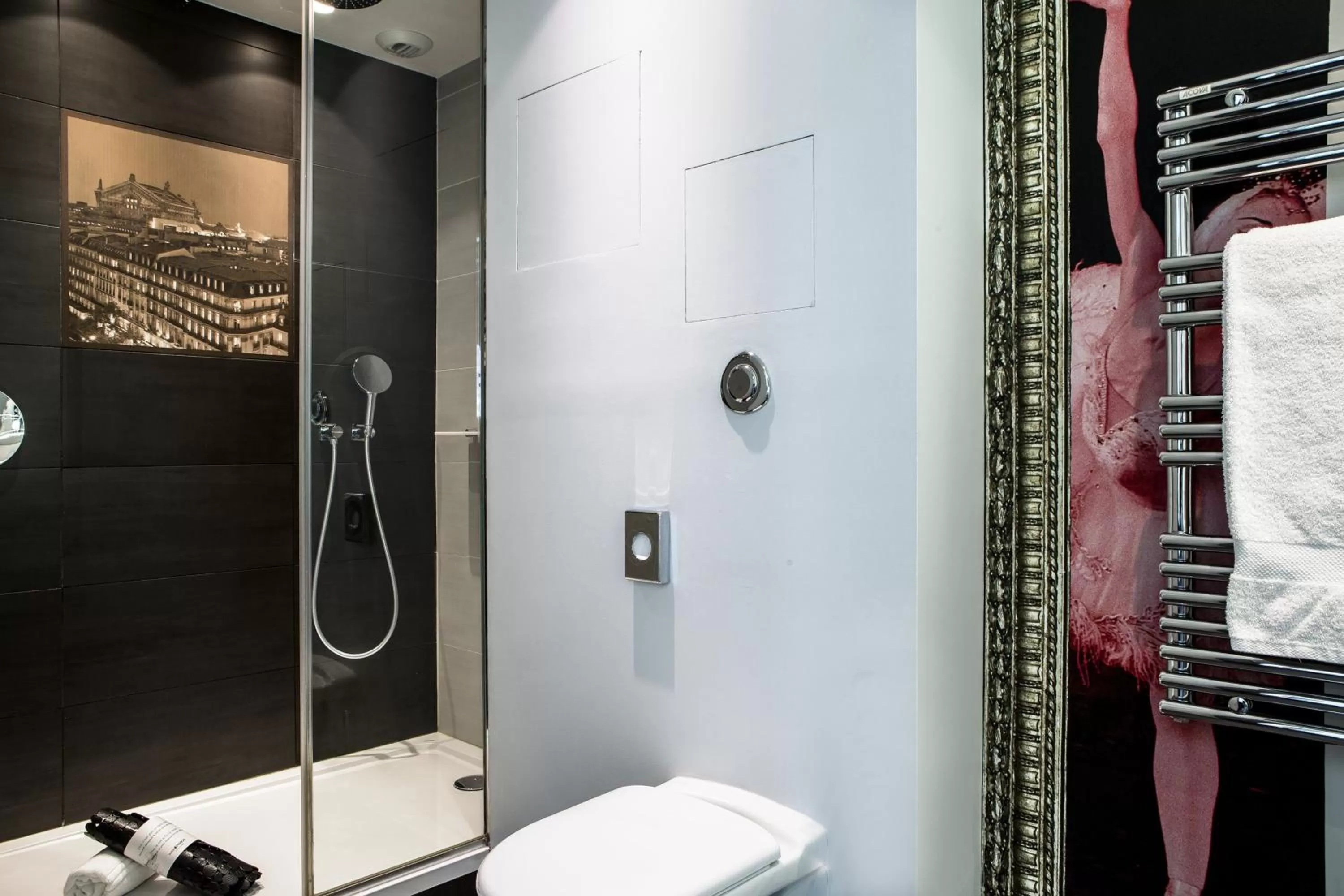 Bathroom in Hotel Indigo Paris - Opera by IHG