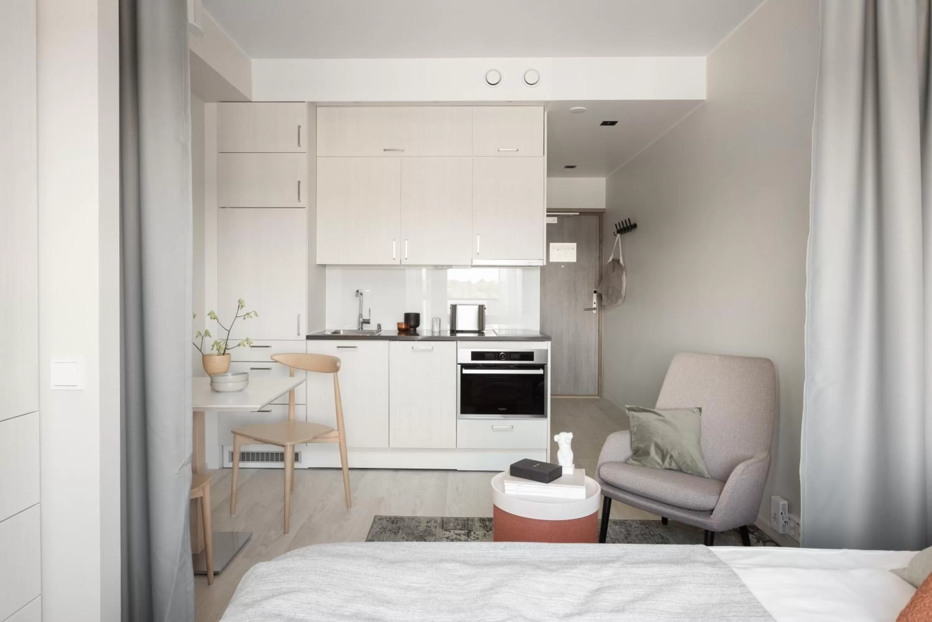 Kitchen or kitchenette, Bed in Noli Myyrmäki