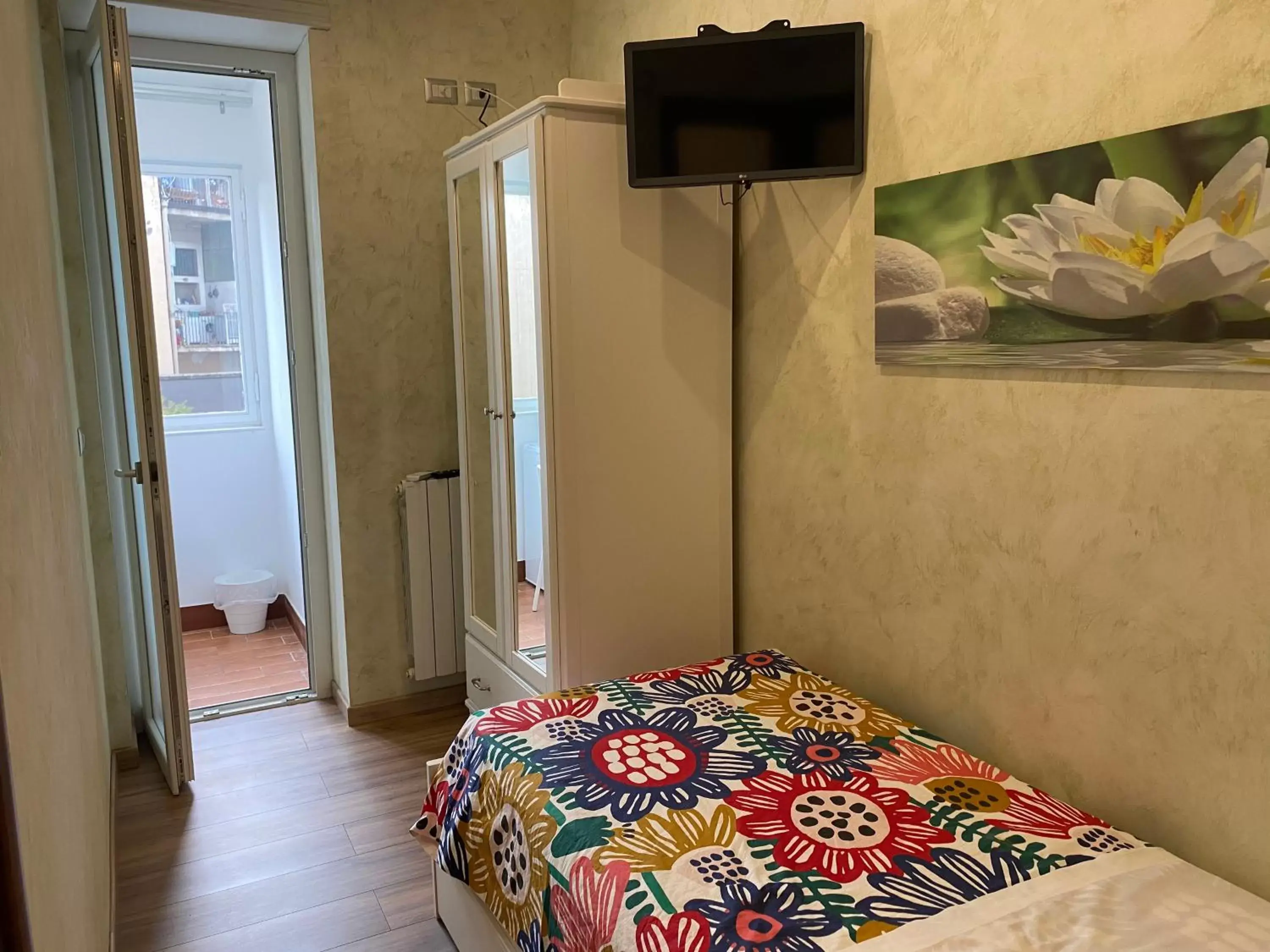 Single Room with Bathroom - single occupancy in B&B CATANIA CENTRO - Charme & More Single Room with Bathroom - single occupancy in B&B CATANIA CENTRO - Charme & More