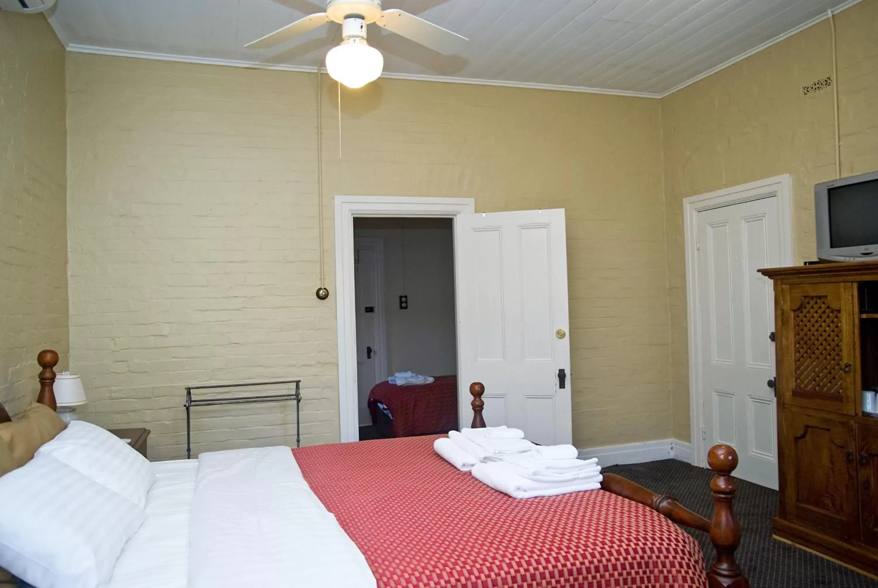 Two-Bedroom Cottage in Hermitage Hill Country Retreat Two-Bedroom Cottage in Hermitage Hill Country Retreat