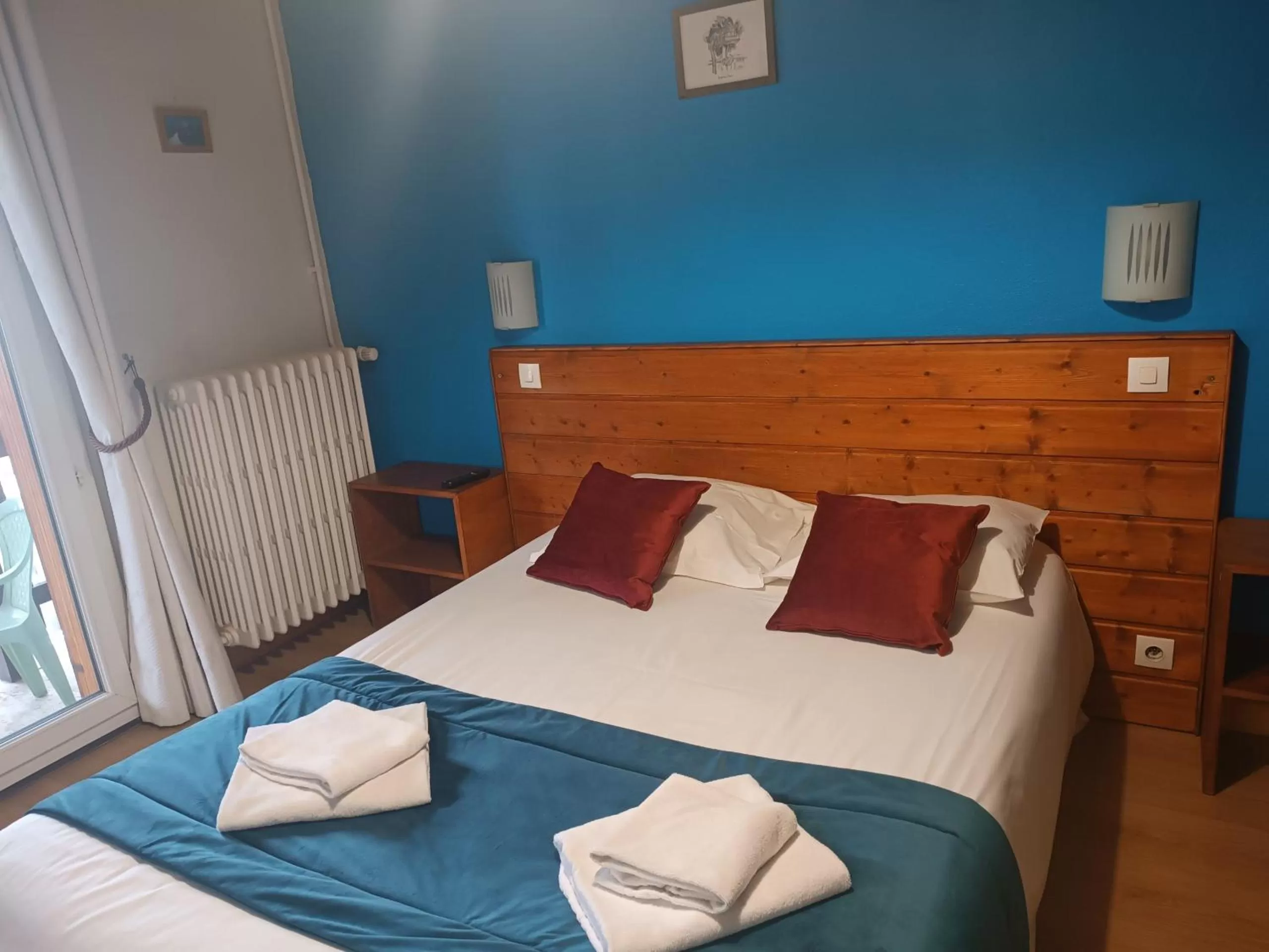 Bedroom, Bed in Hôtel de l'Impossible