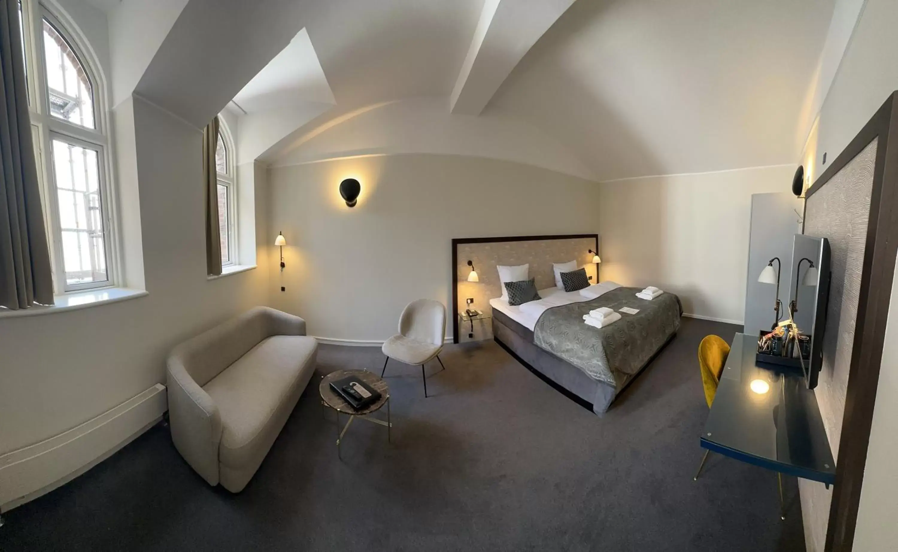 Superior Double Room in Ascot Hotel Superior Double Room in Ascot Hotel