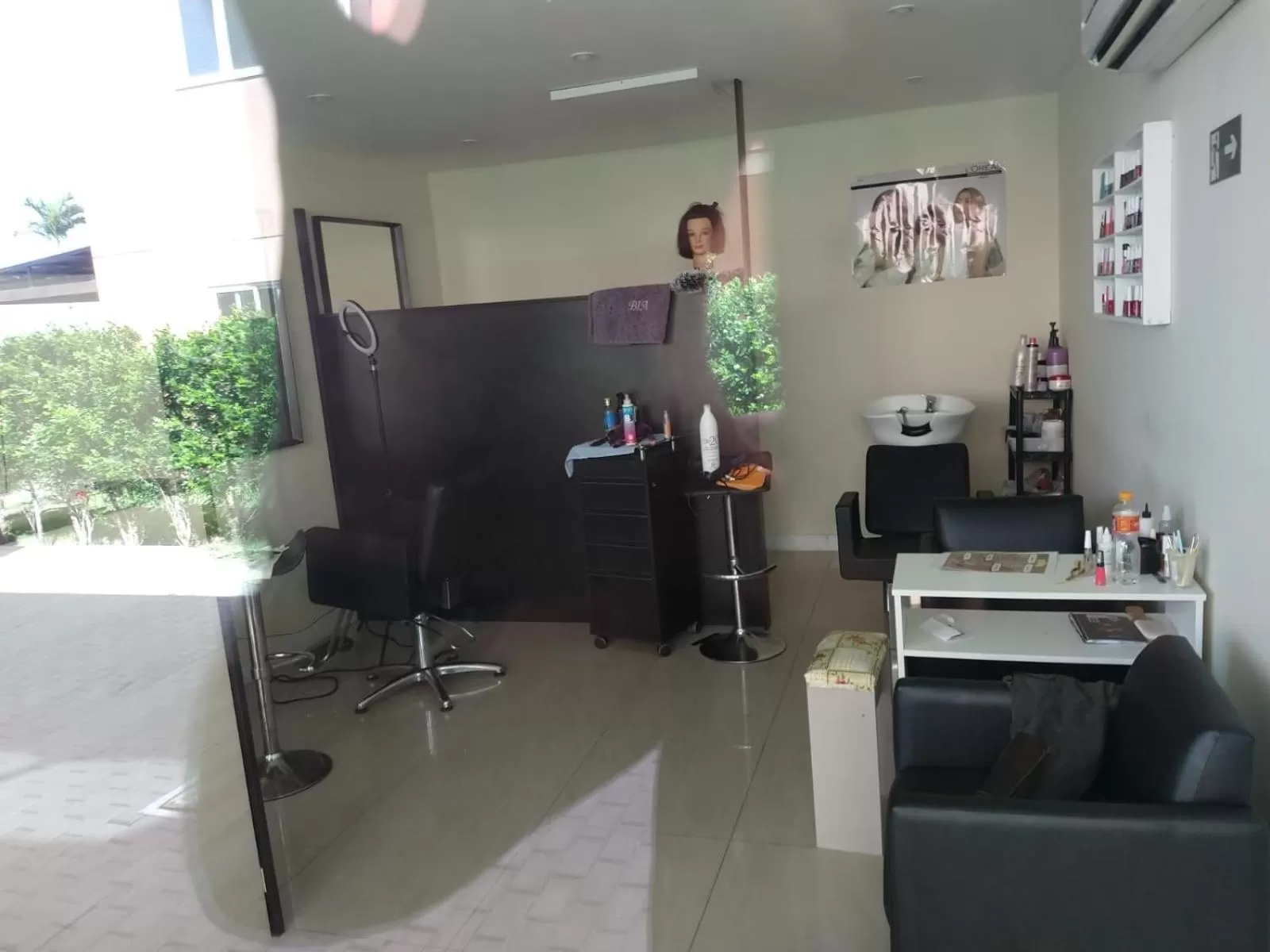 hair dryier in Apartamento no Golden Lake - pé na areia, agua de côco e cervejinha