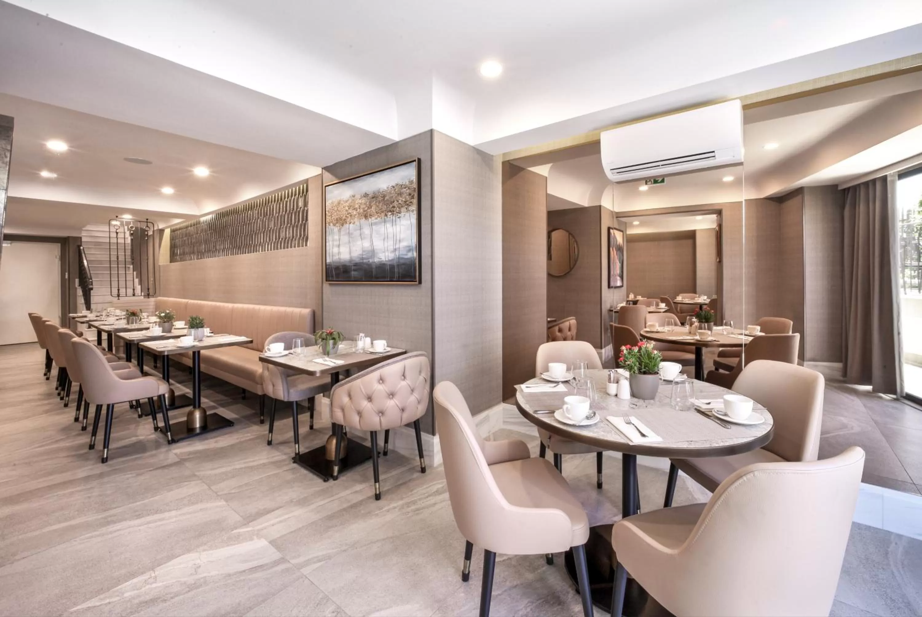 Restaurant/places to eat in Mula Hotel