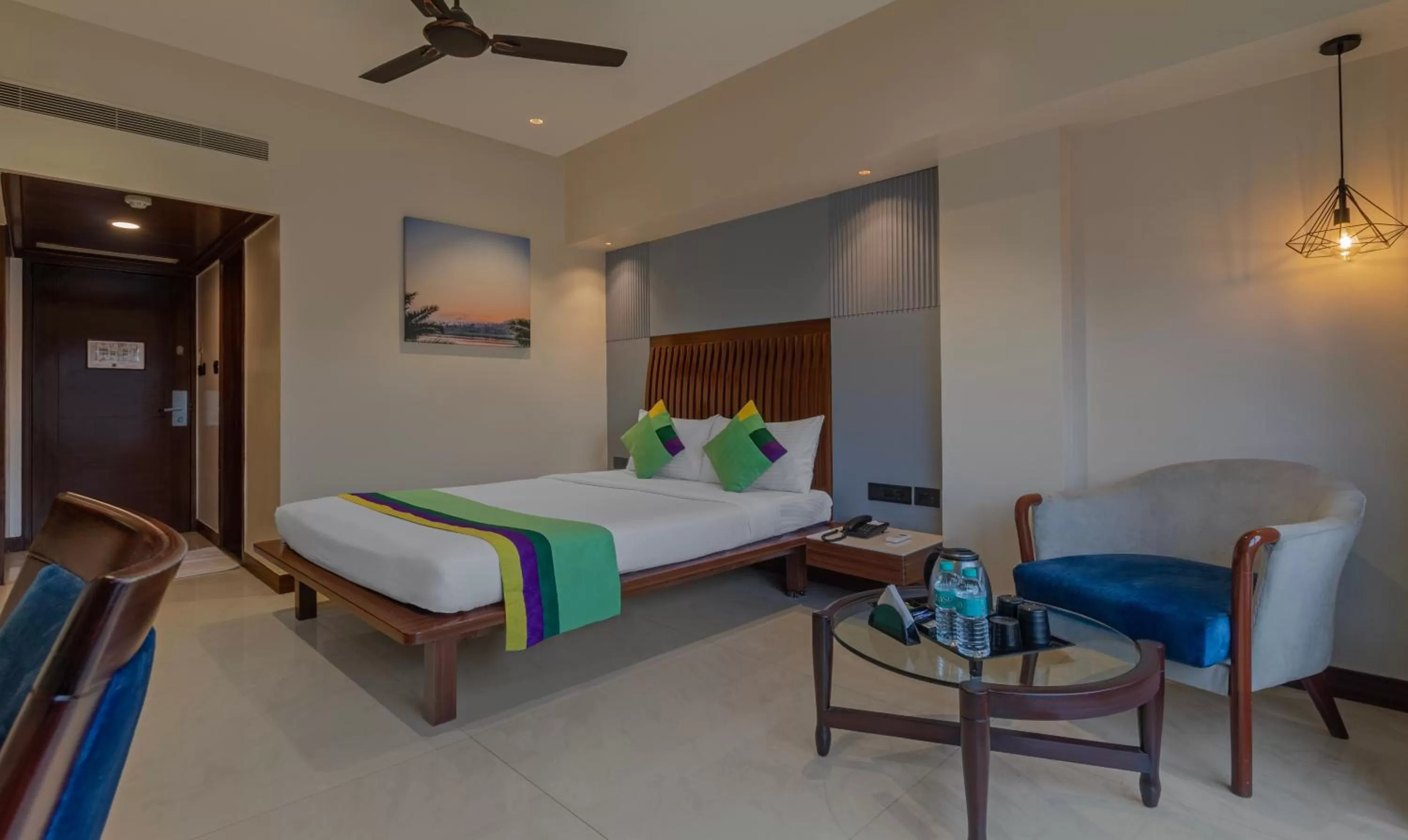 Bedroom, Bed in Treebo Regency - Bund Garden, Dhole Patil Road