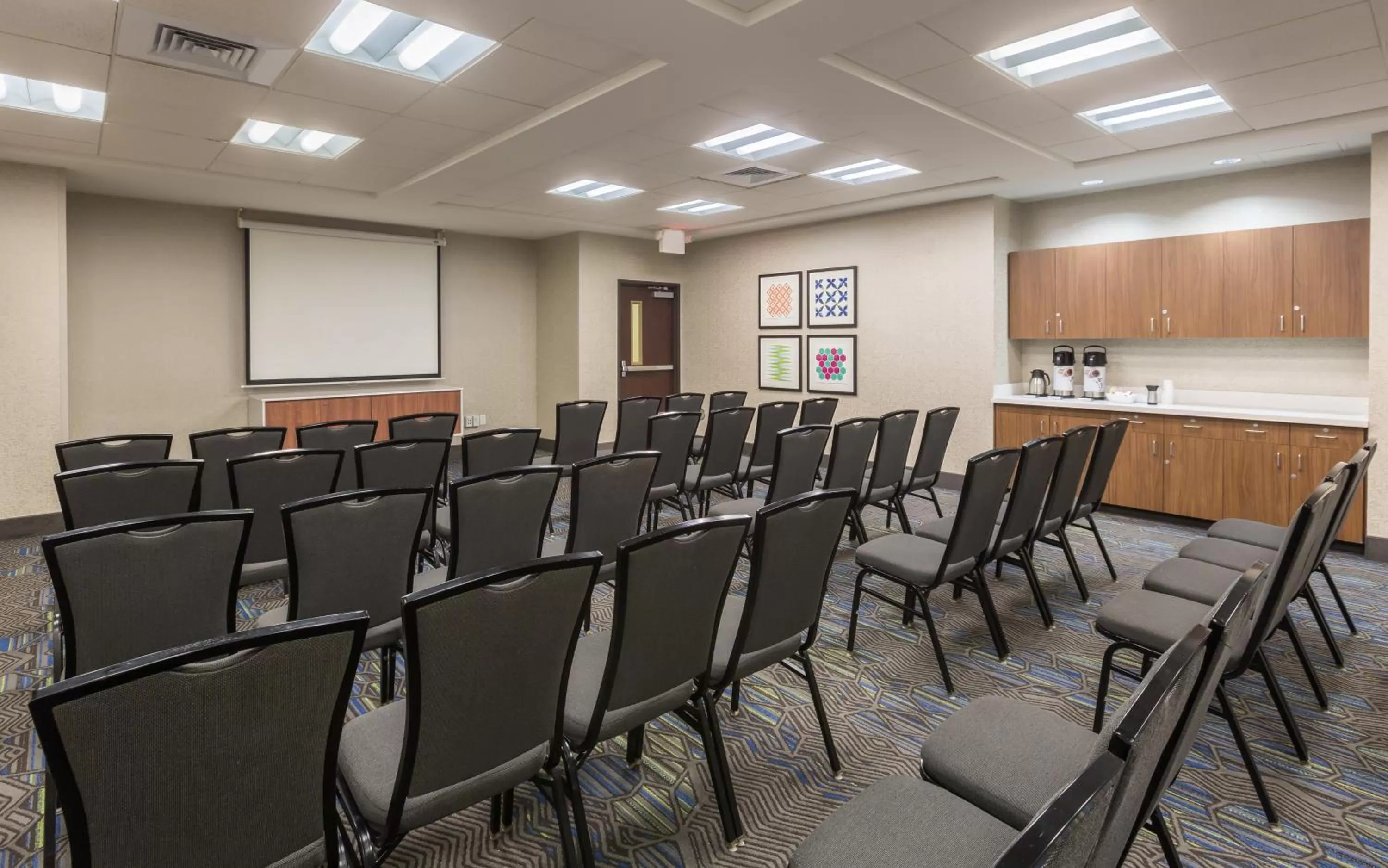 Meeting/conference room in Holiday Inn Express Hotel & Suites Eugene Downtown - University by IHG