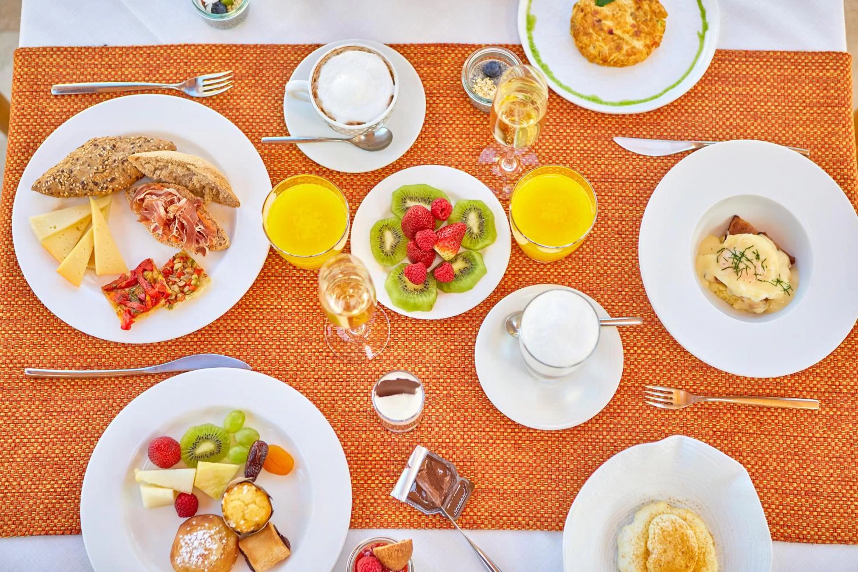 Food and drinks in Son Penya Adults Only Petit Hotel & Spa