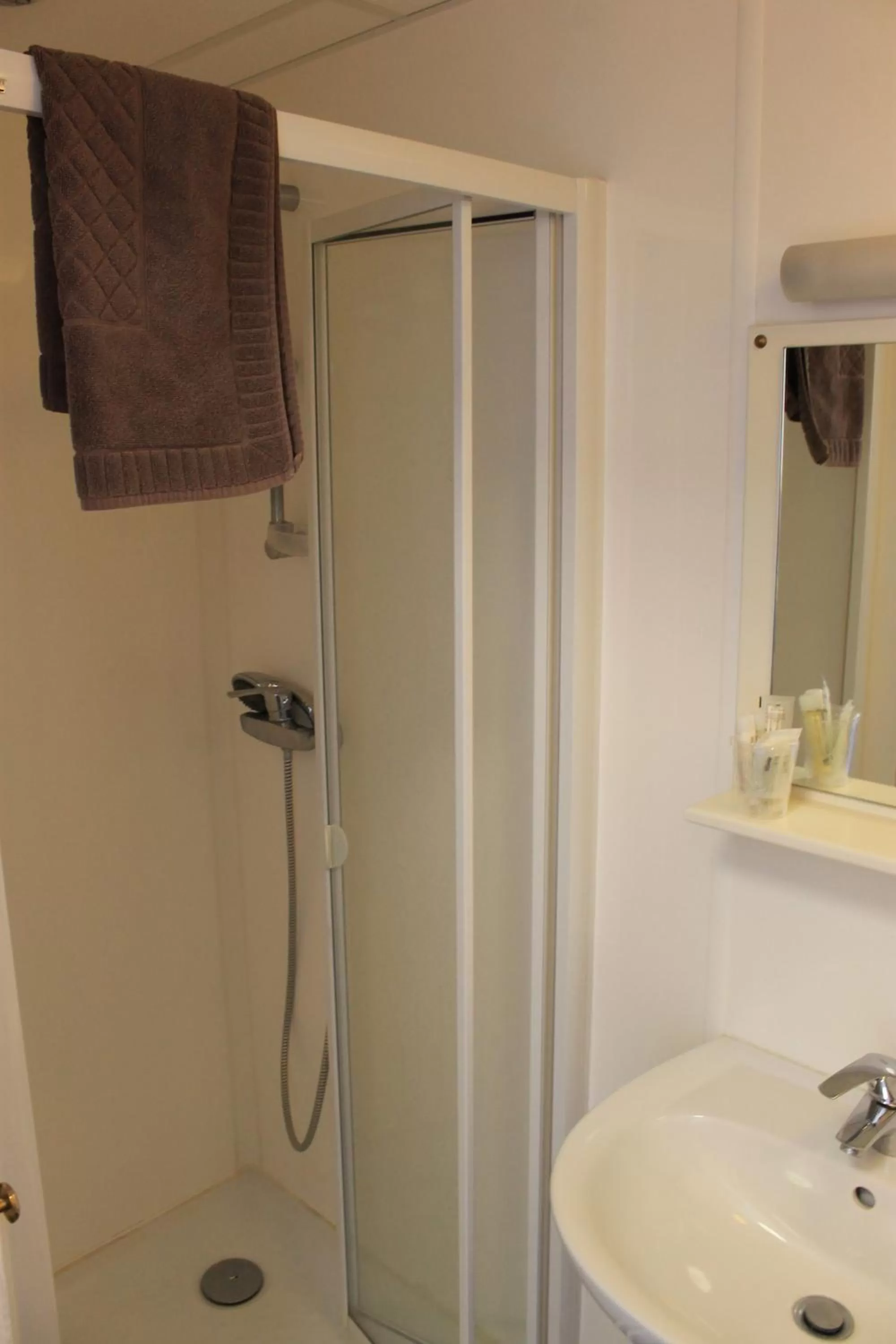 Bathroom in Hôtel du lion d'or