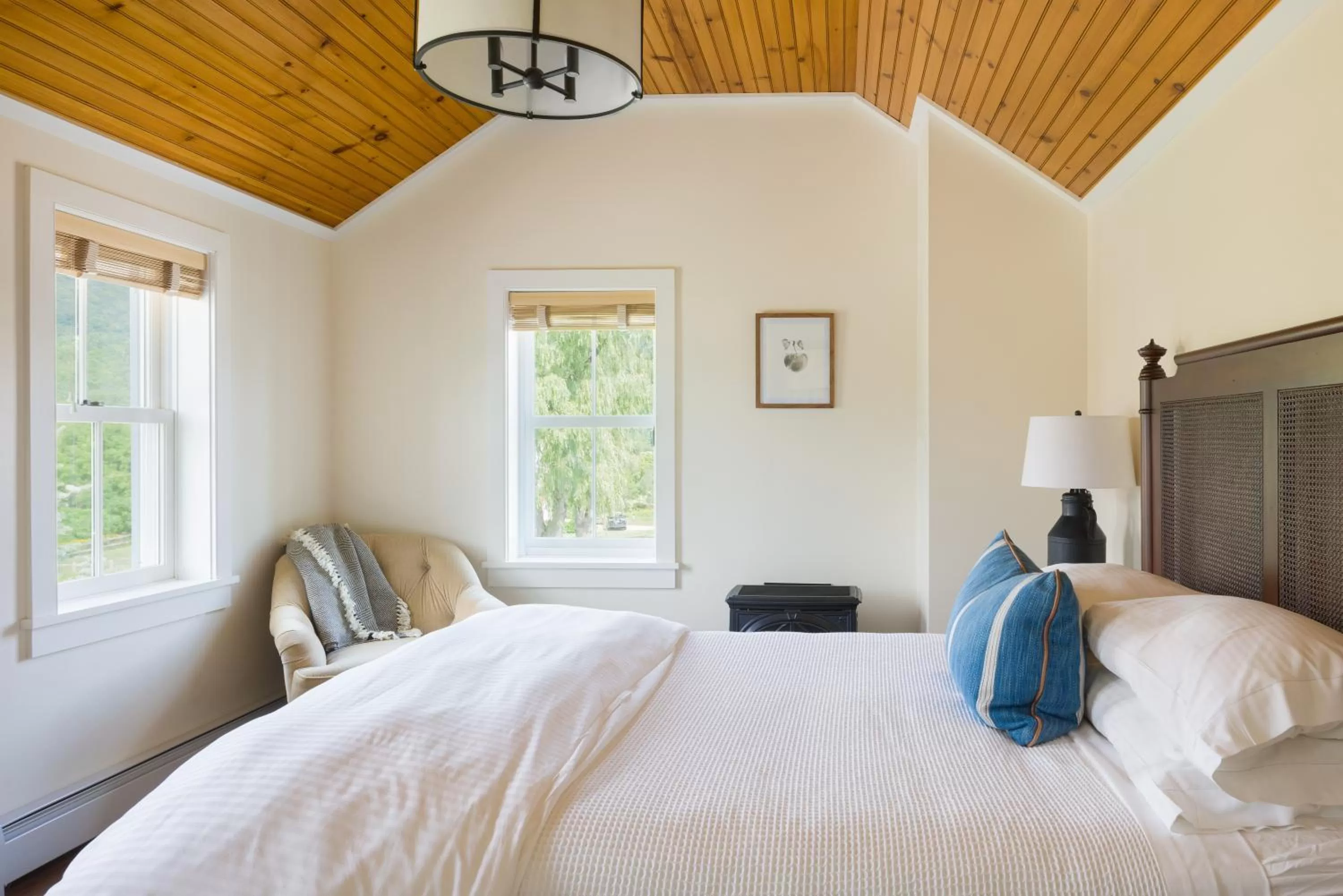 Bed in Hill Farm Inn - Manchester