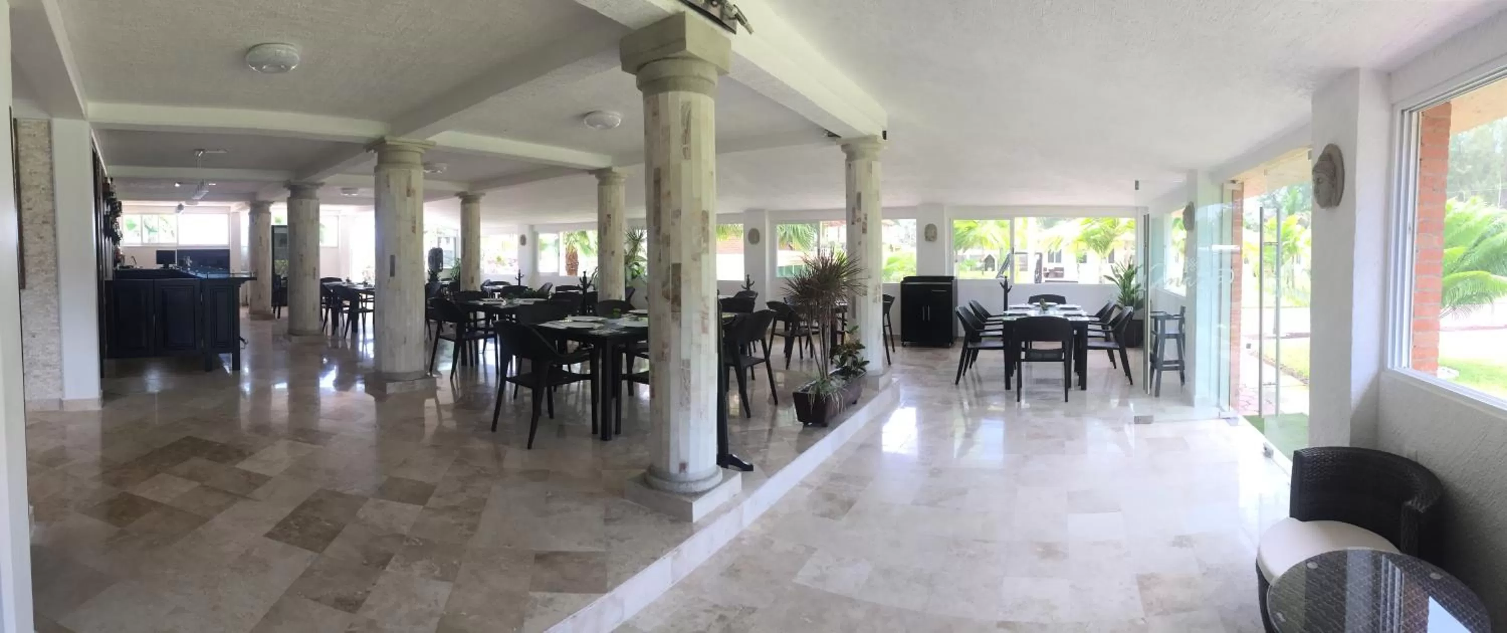 Restaurant/Places to Eat in Ananta Hotel