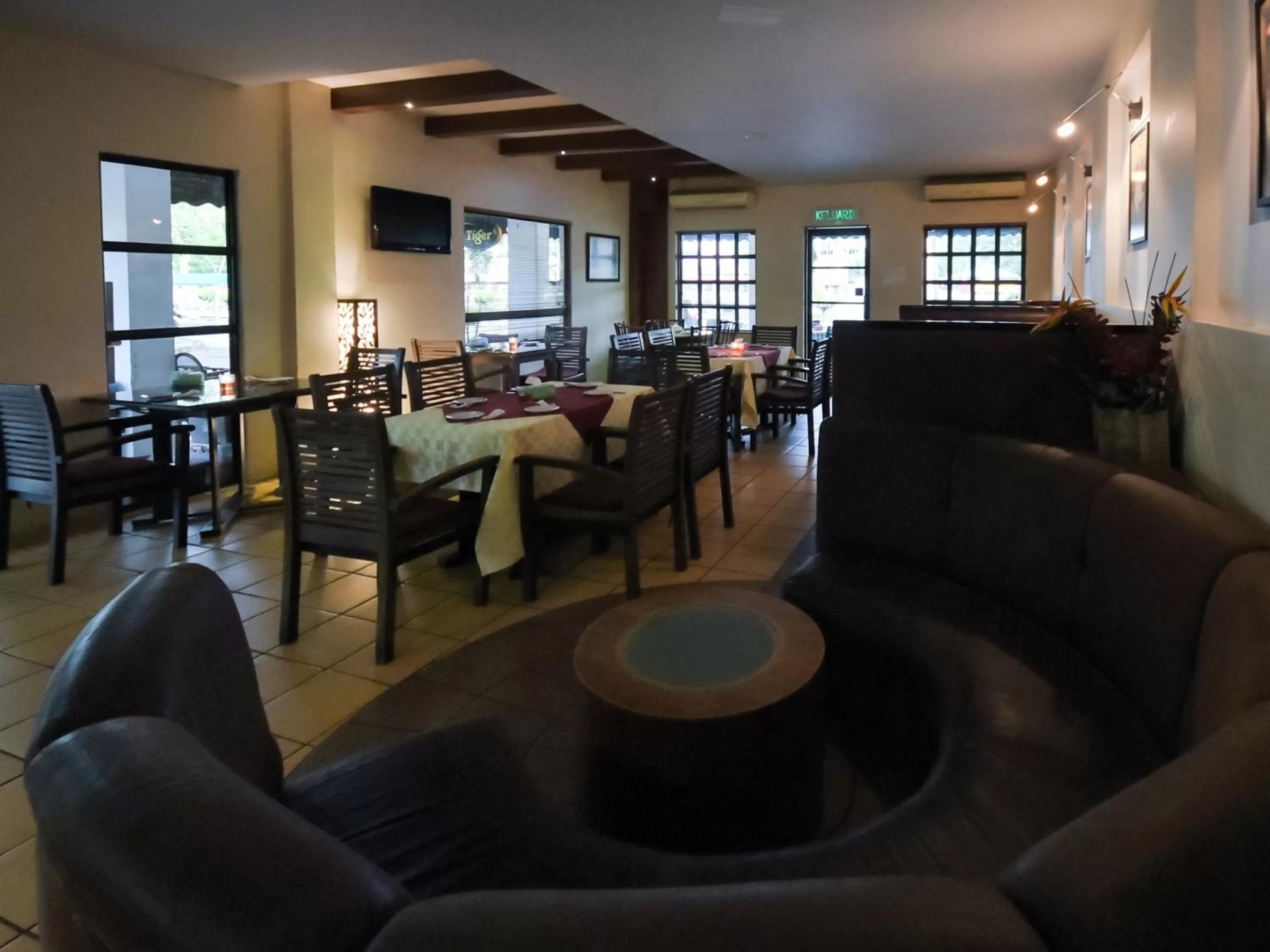 Restaurant/Places to Eat in Super OYO 89604 City Home Stay