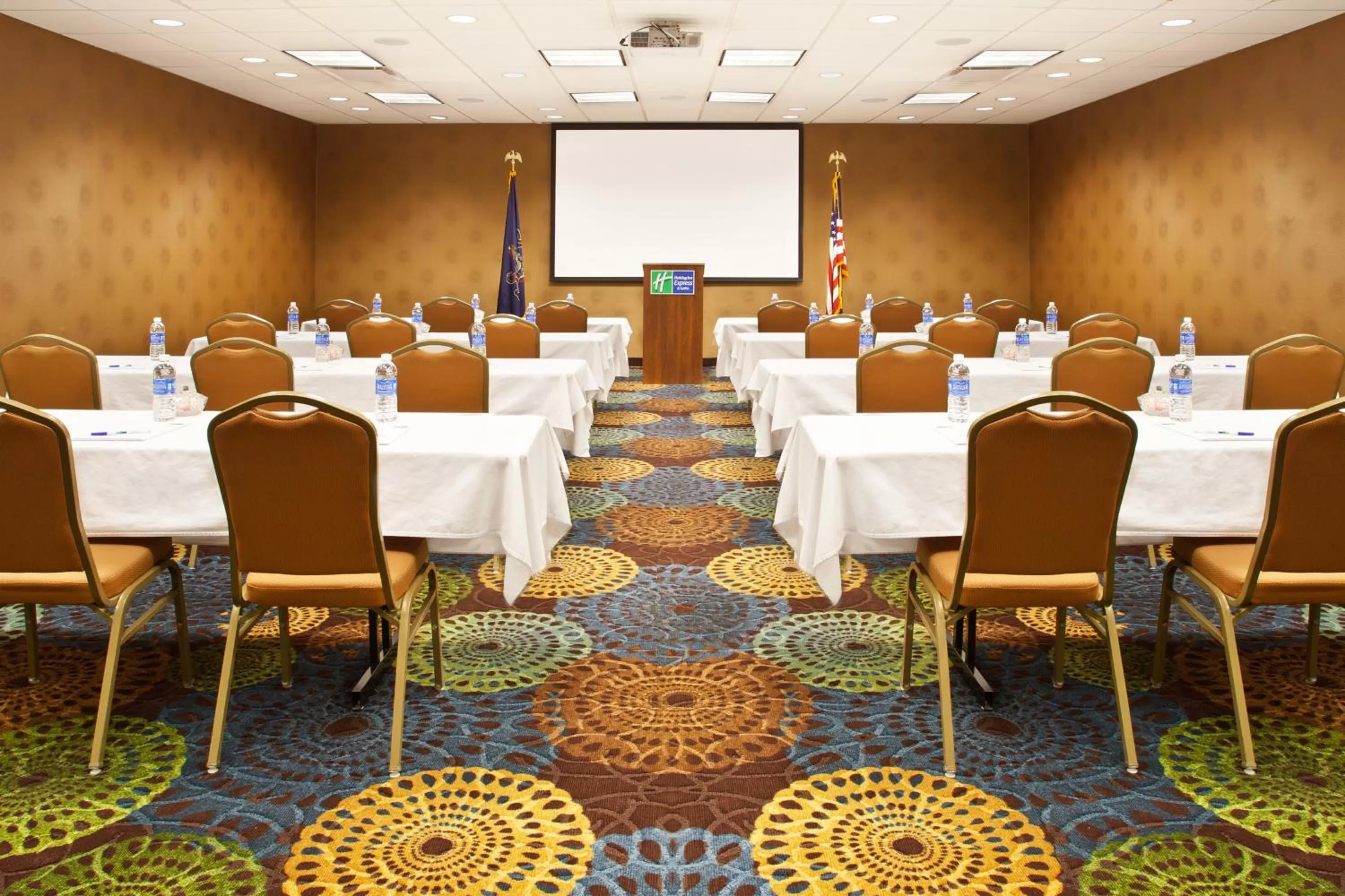 Meeting/conference room in Holiday Inn Express Hotel & Suites Pittsburgh Airport by IHG