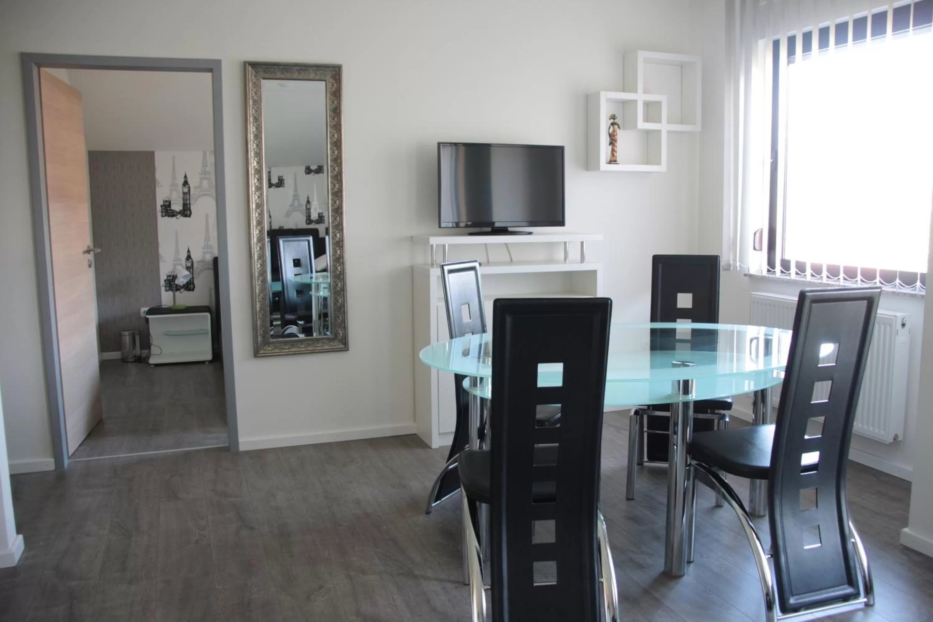 Dining area, TV/Entertainment Center in Apartmani i Bungalovi TROJKA