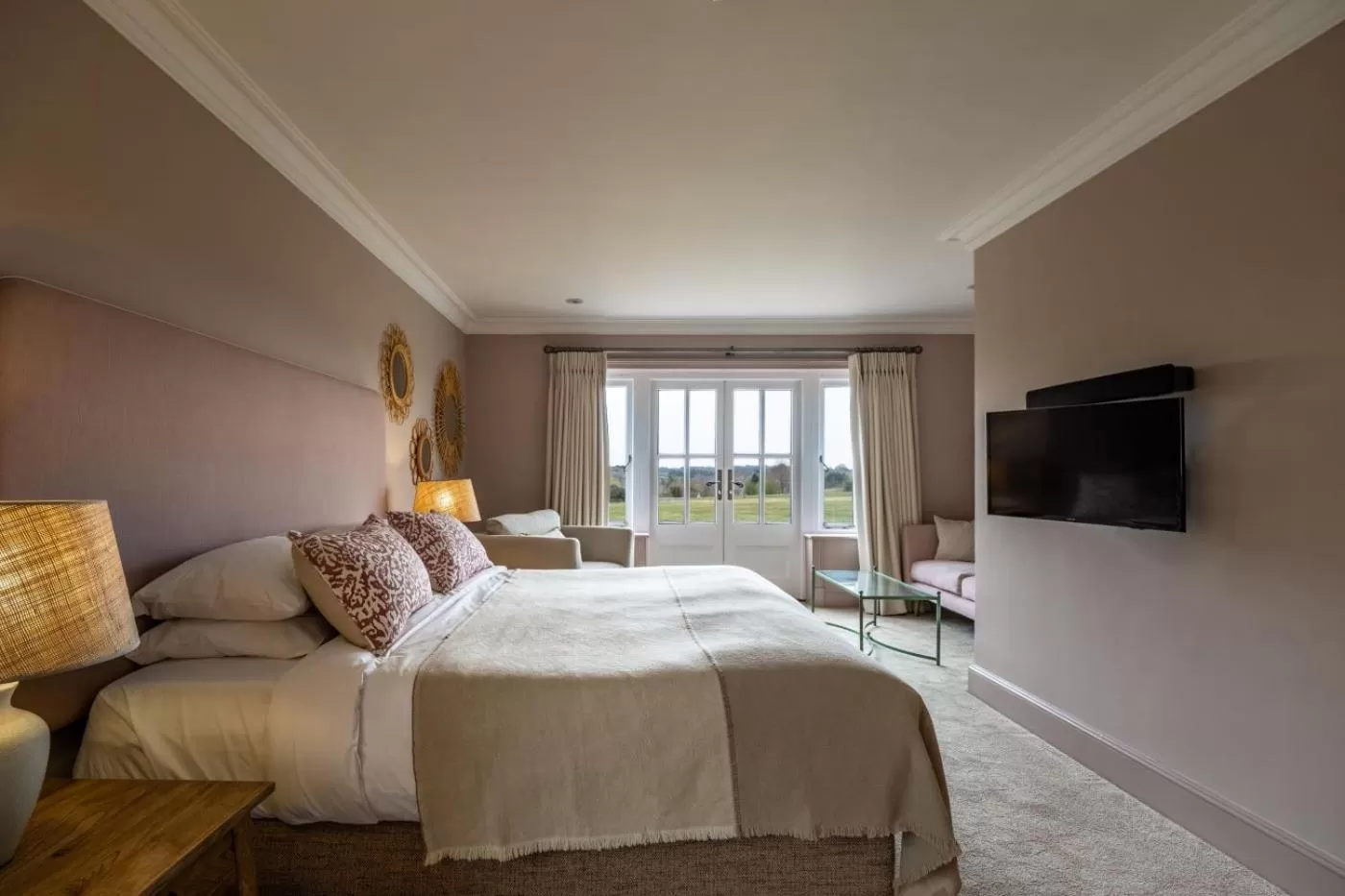 Bedroom, Bed in The Crown Inn