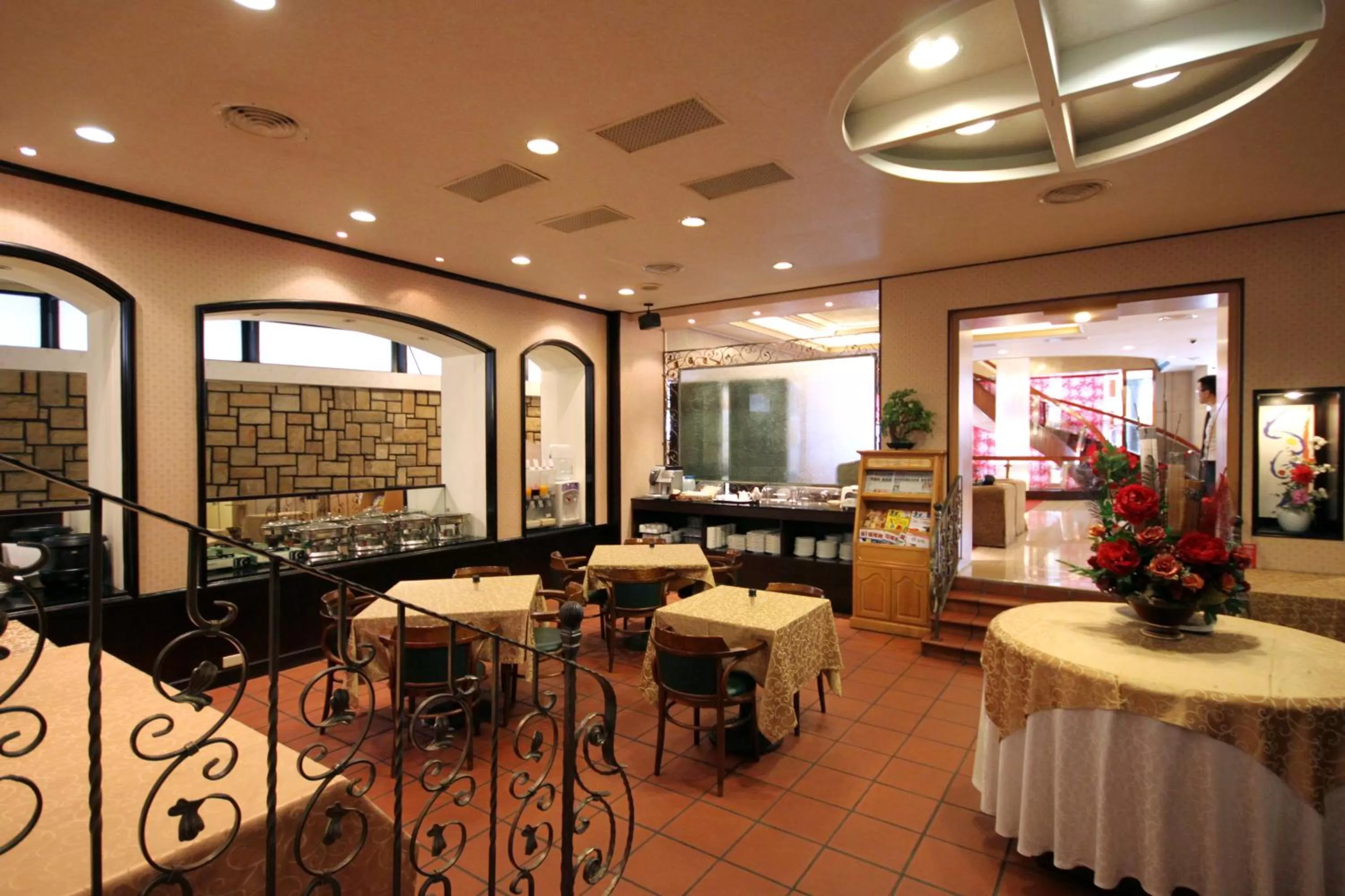 Restaurant/places to eat in Dynasty Hotel