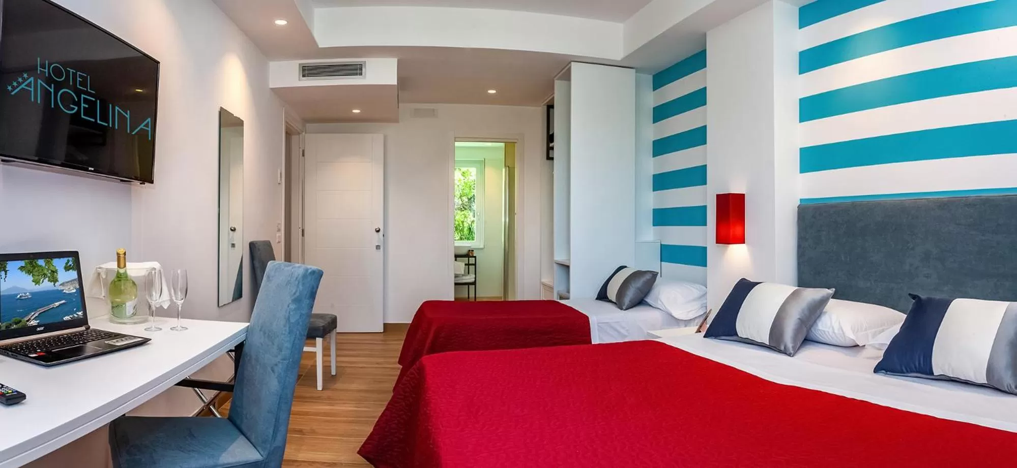 View (from property/room), Bed in Hotel Angelina