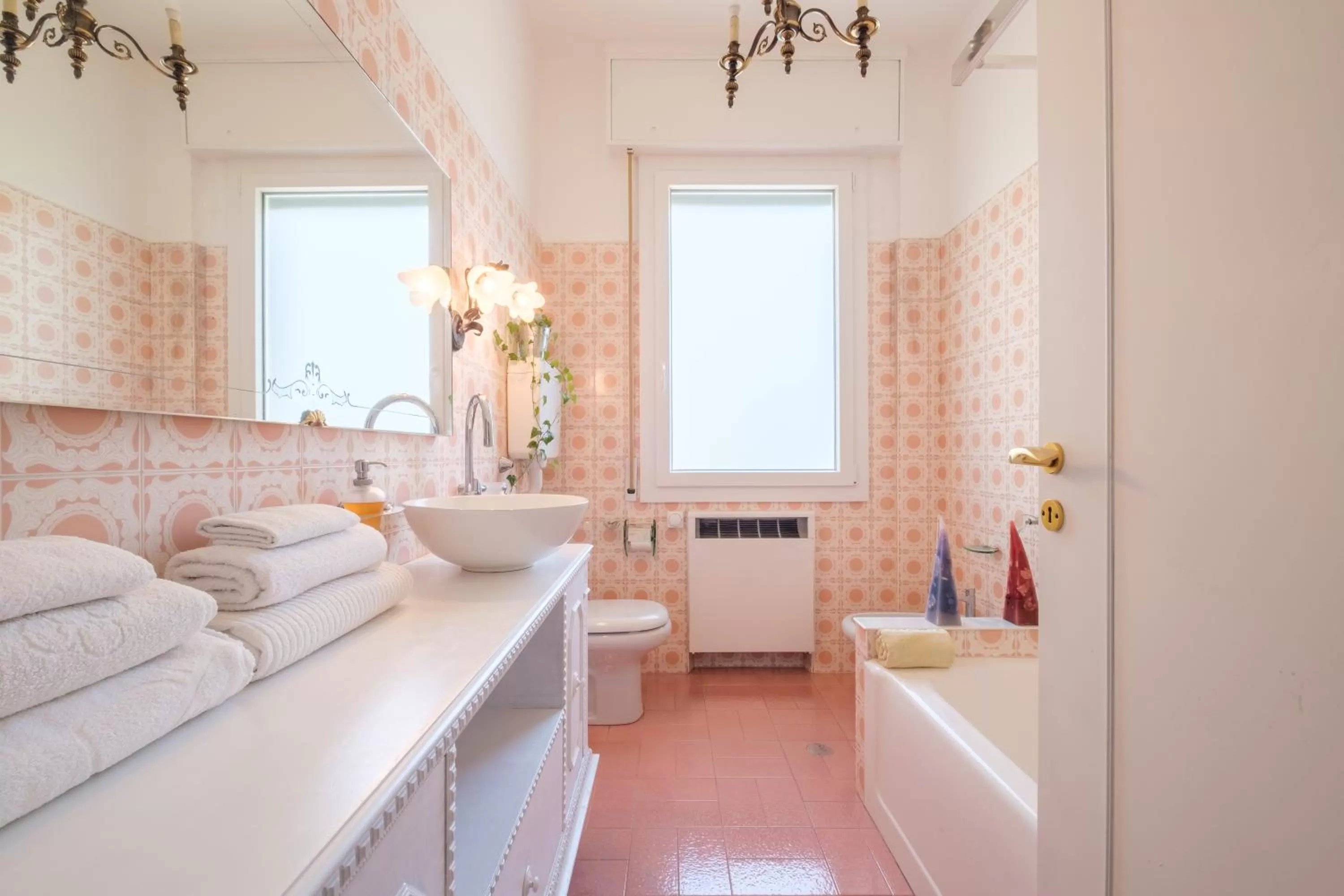 Bath, Bed in Fabula Rooms 3 Suites with private bathroom