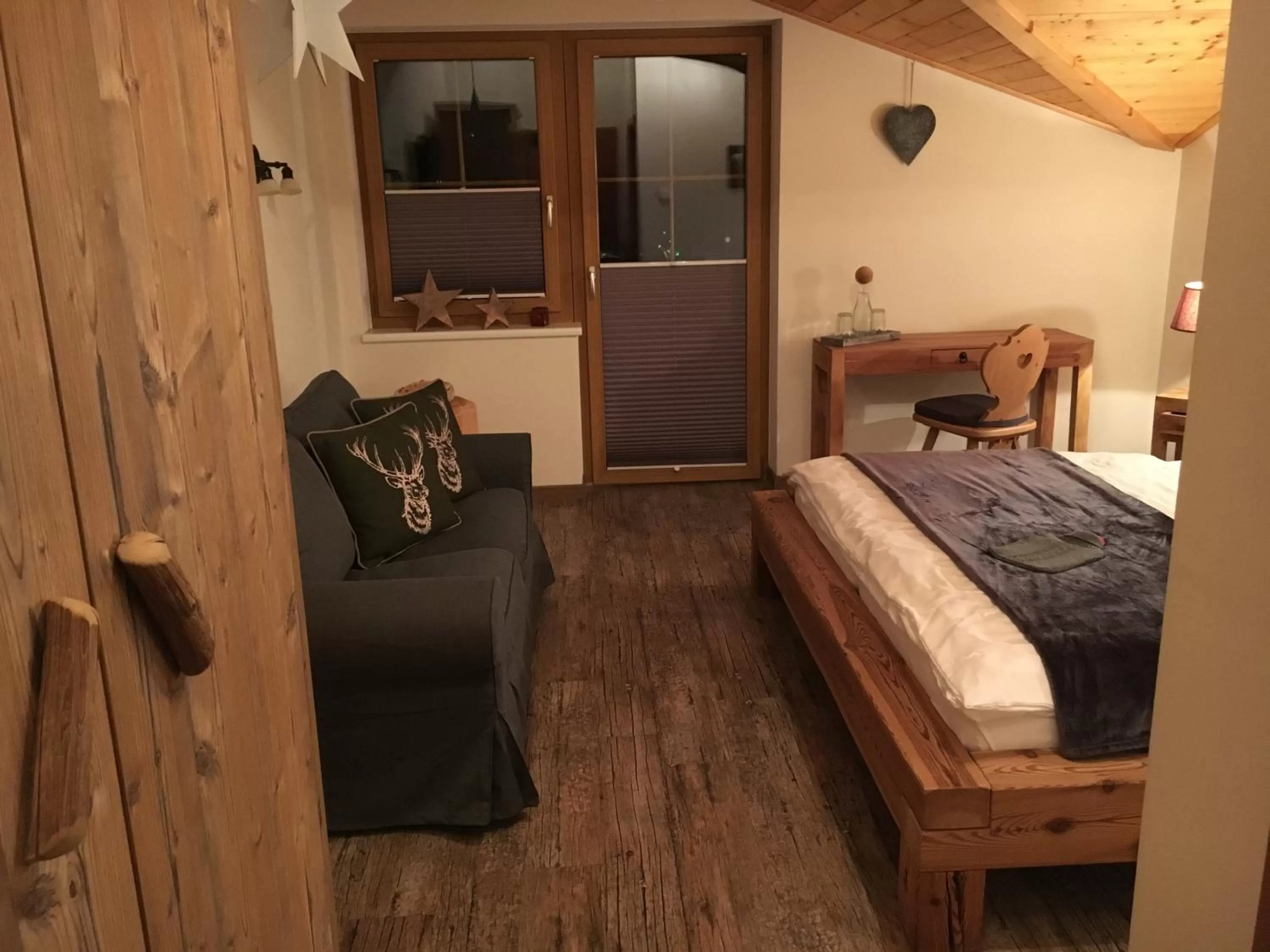 Photo of the whole room, Seating Area in Hotel zum Urviech -Erwachsenenhotel-