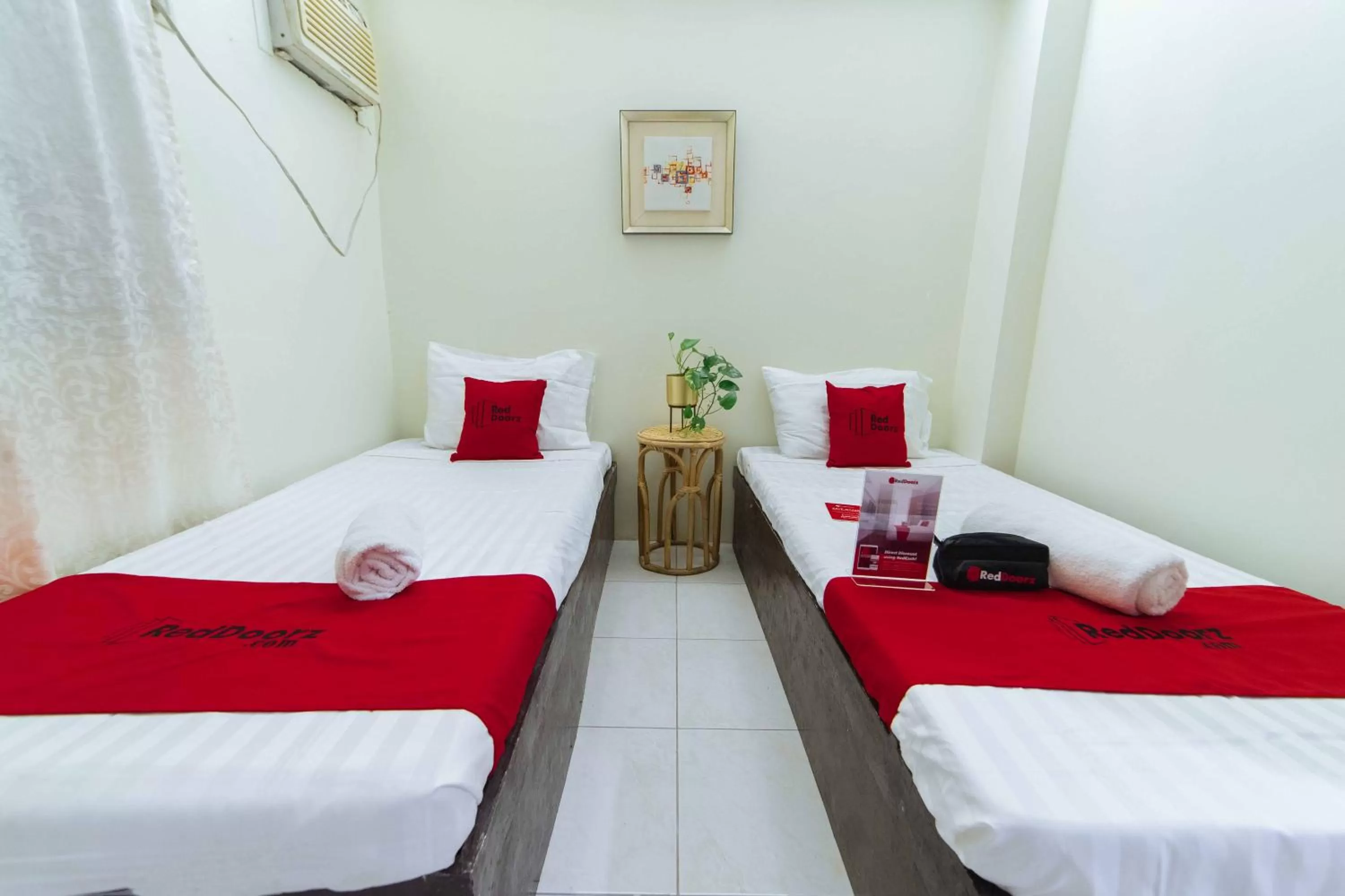 Bedroom, Bed in RedDoorz @ Ledesco Avenue Lapaz Iloilo