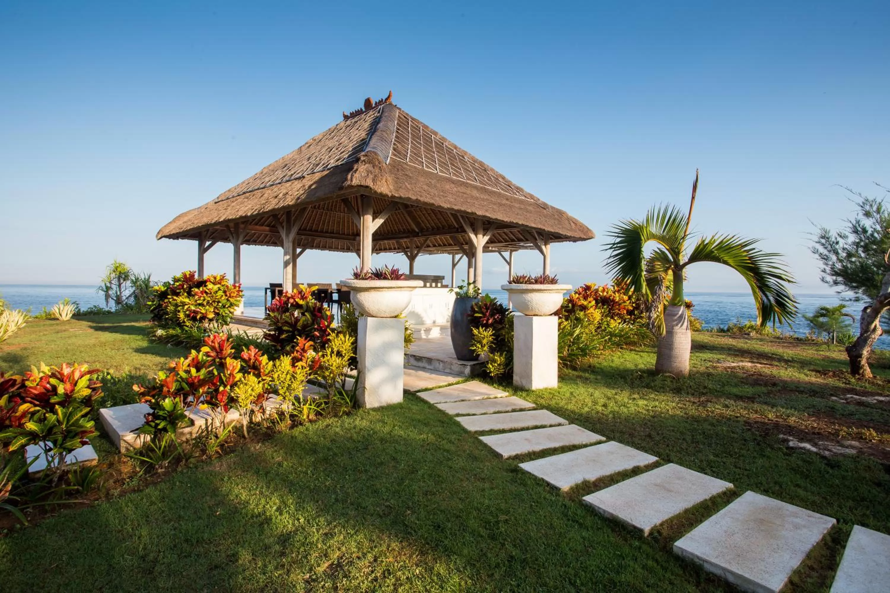 Restaurant/places to eat, Garden in The Point Resort Lembongan