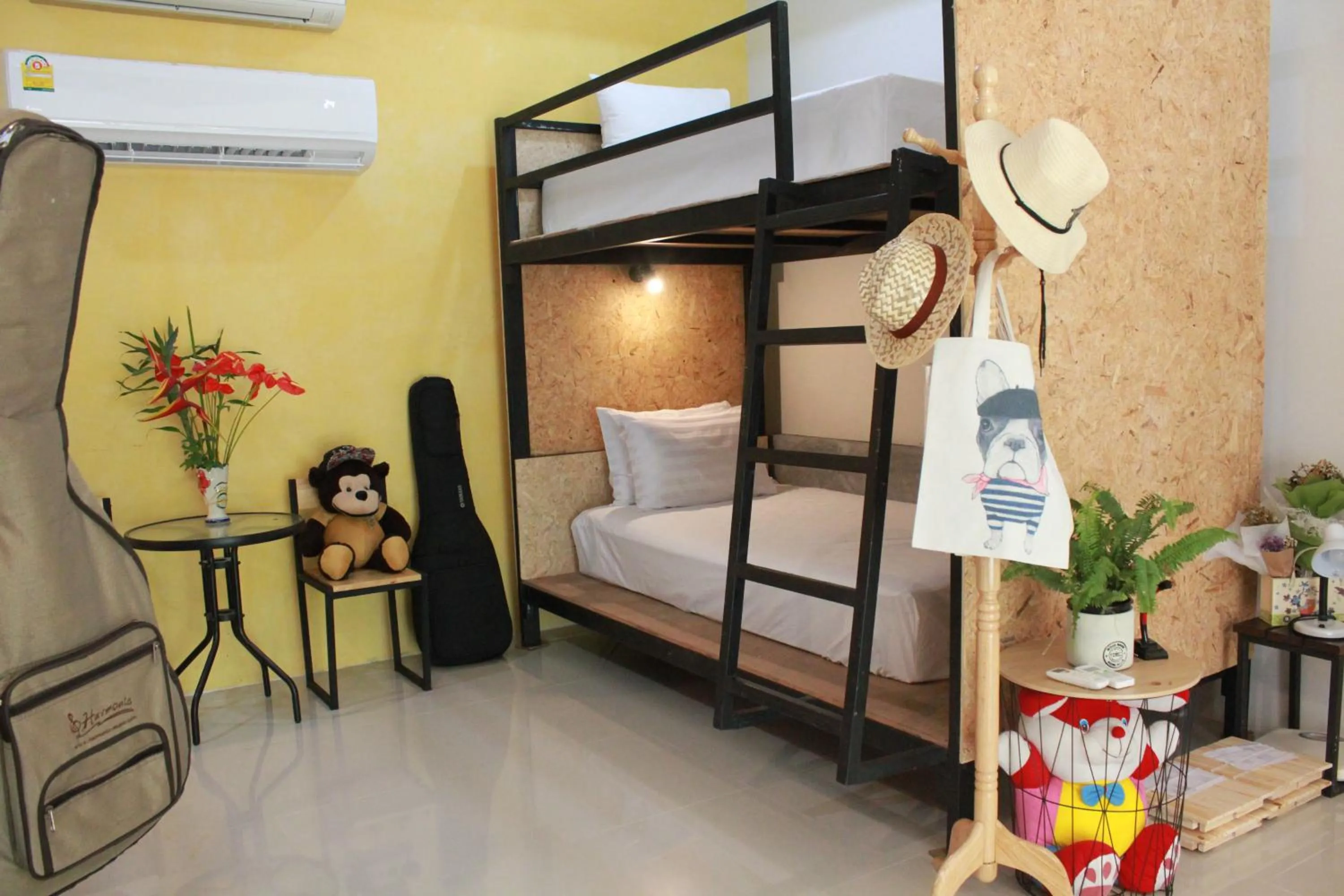 Property building, Bed in Eat n Sleep