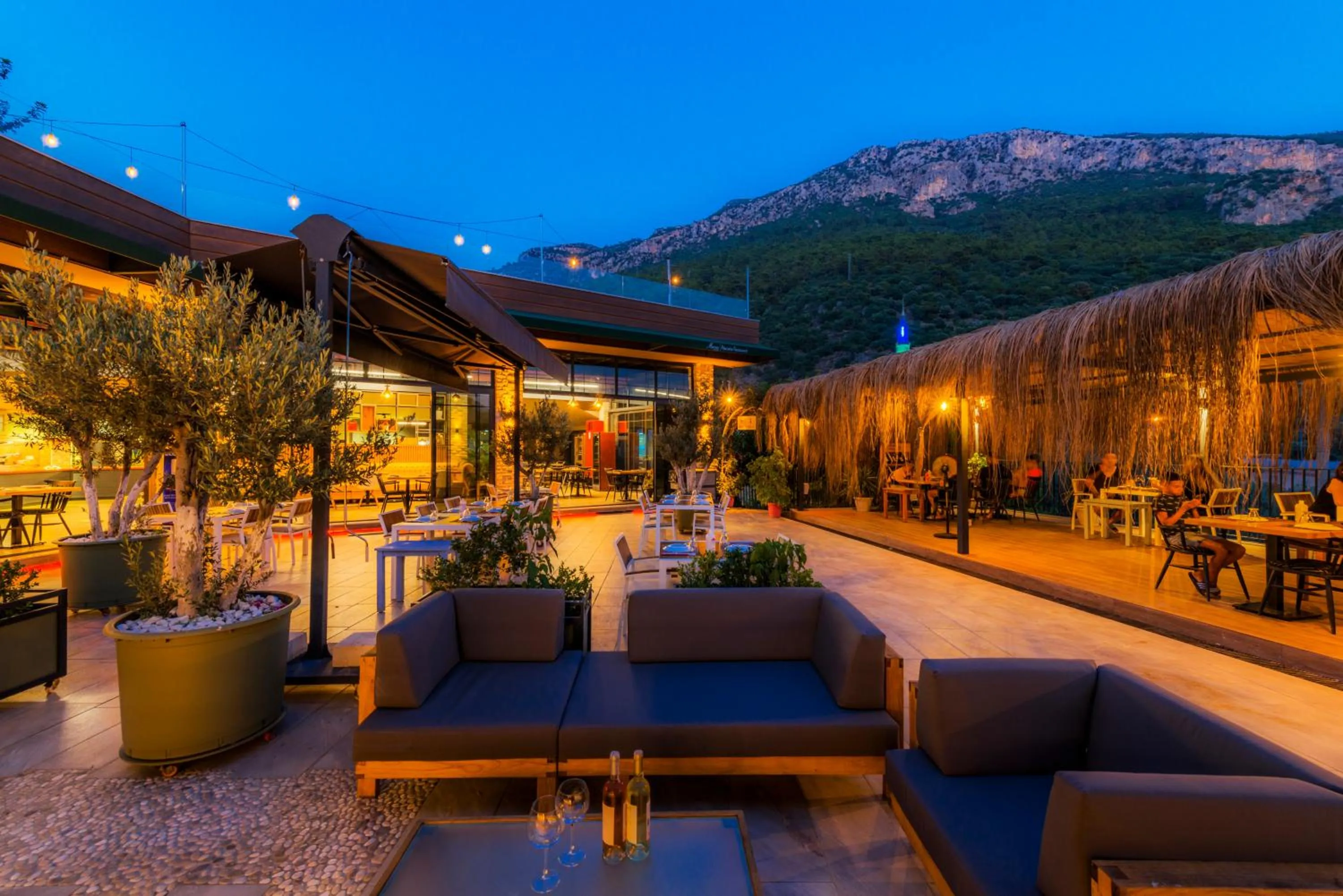 Restaurant/places to eat in Morina Deluxe Hotel