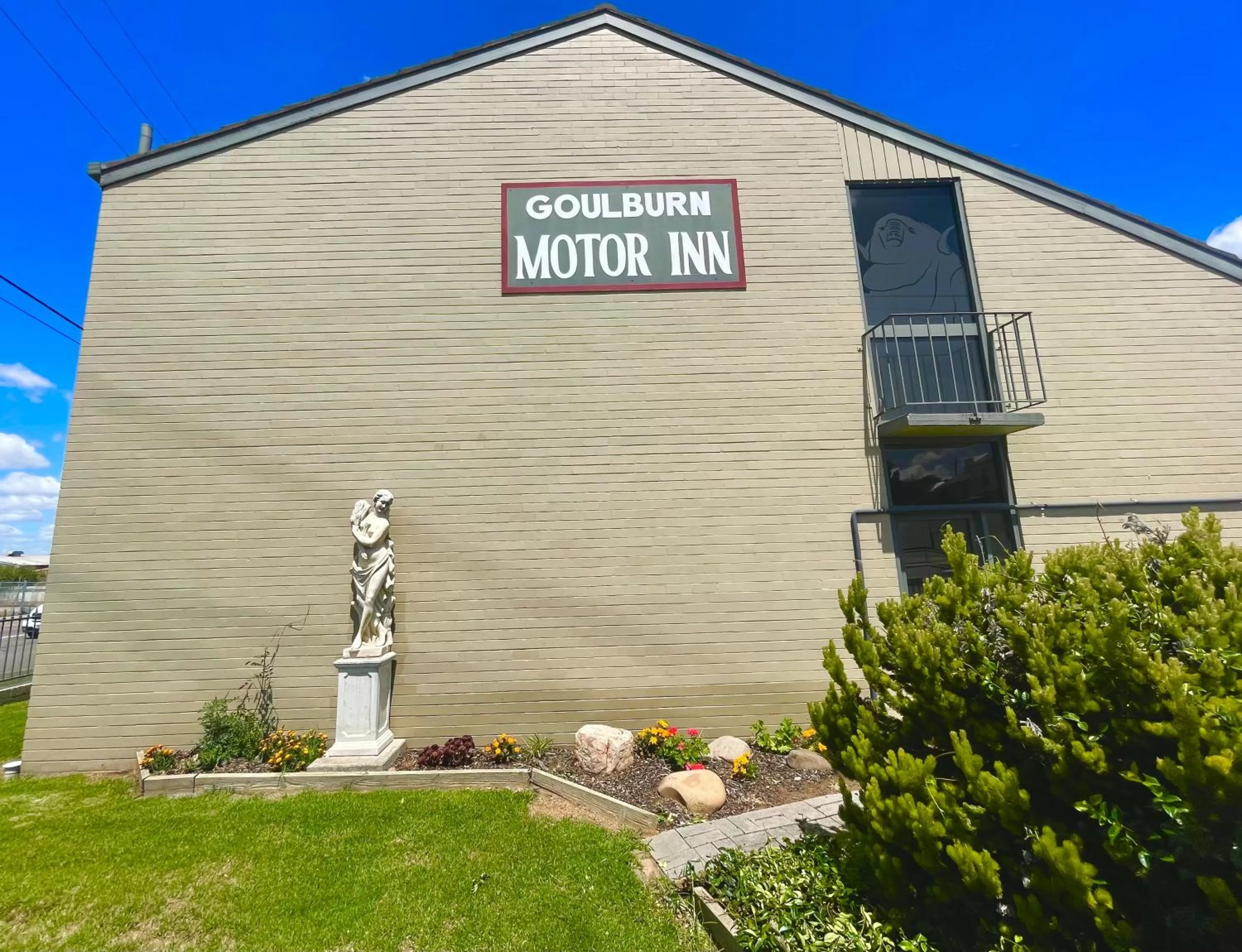 Property building in Goulburn Motor Inn