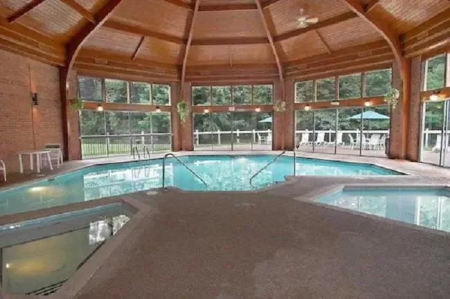 Swimming pool in Quality Inn Radford-West Blacksburg I-81