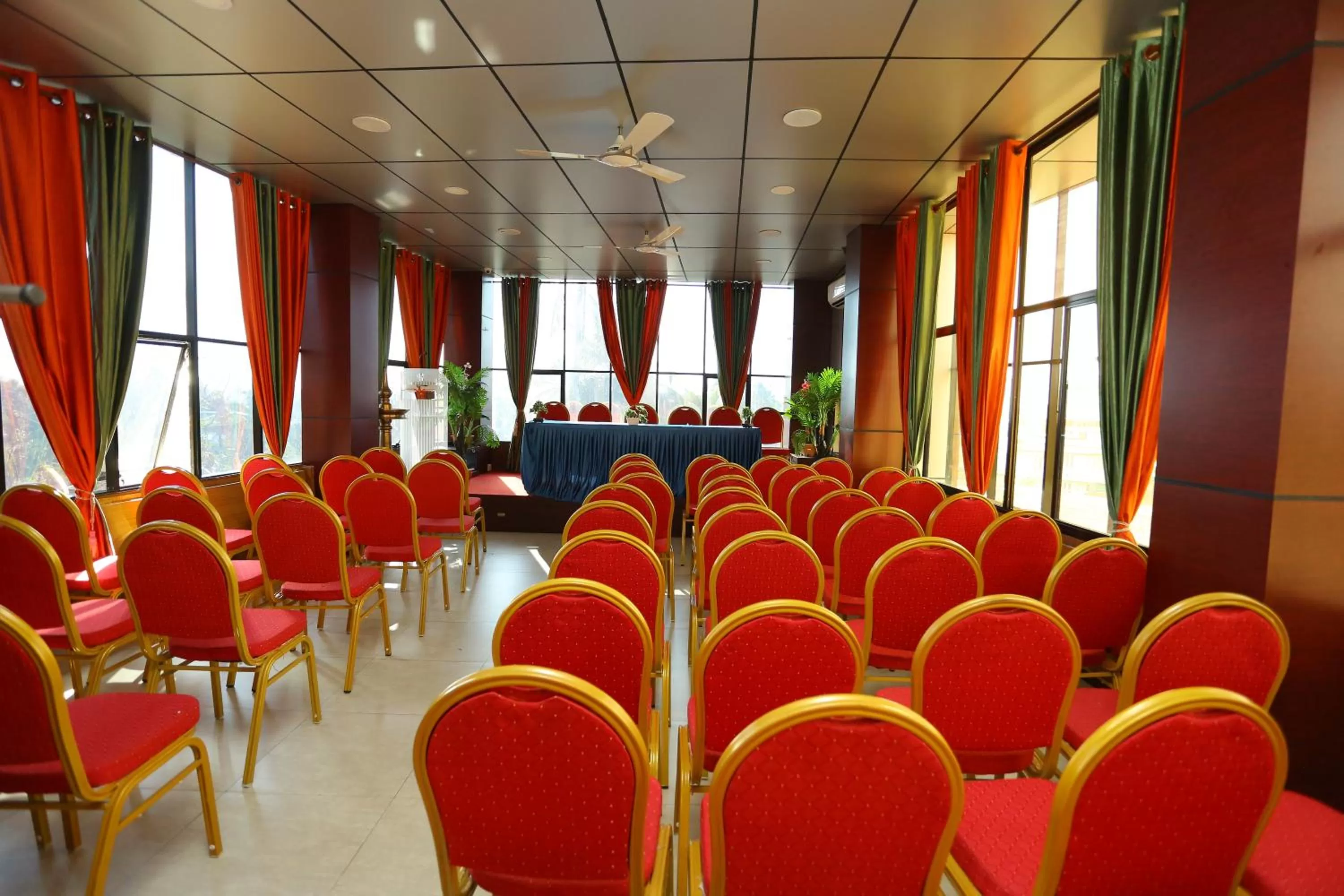 Business facilities in Hotel Innate Inn