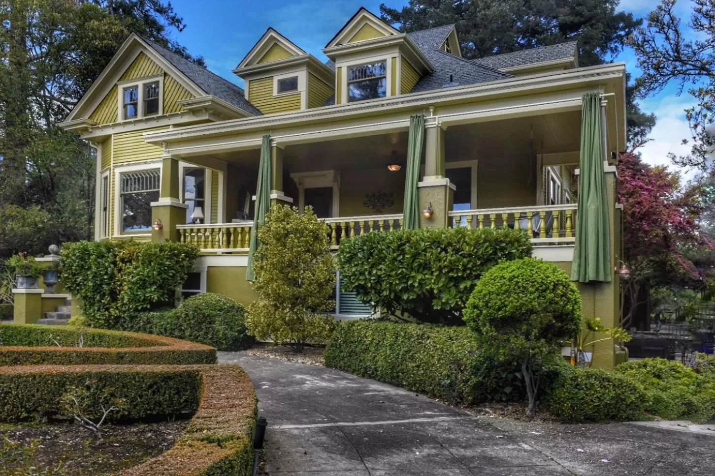 Property Building in Calderwood Inn